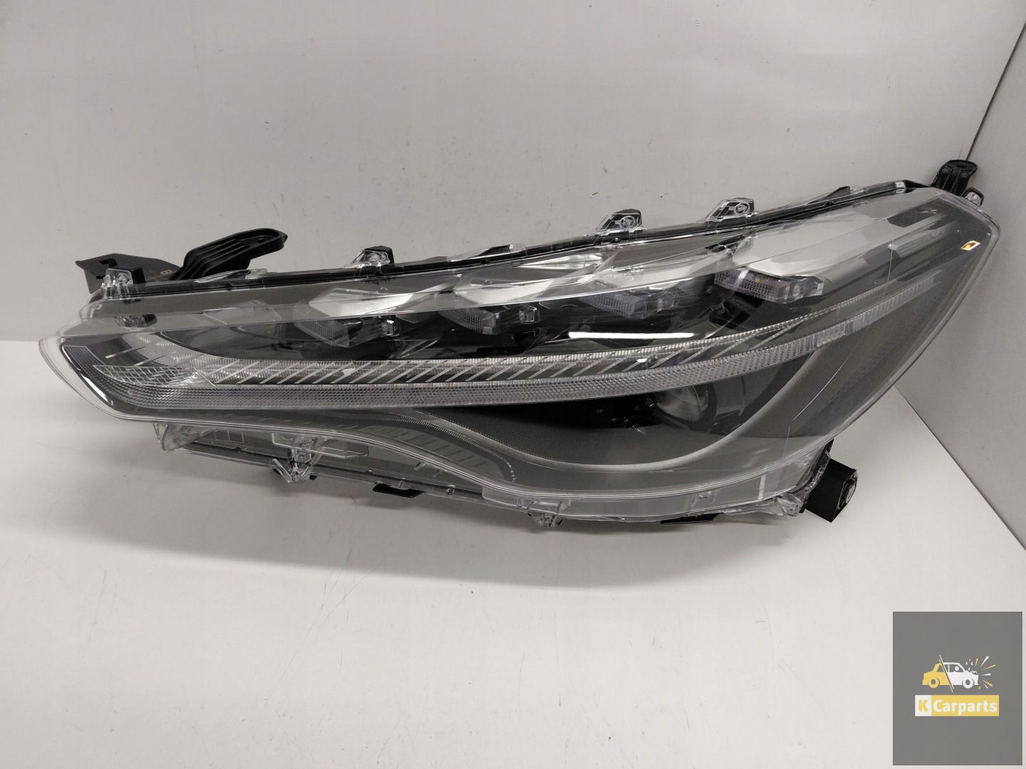 Toyota Corolla Cross Voll-LED-Leuchte links