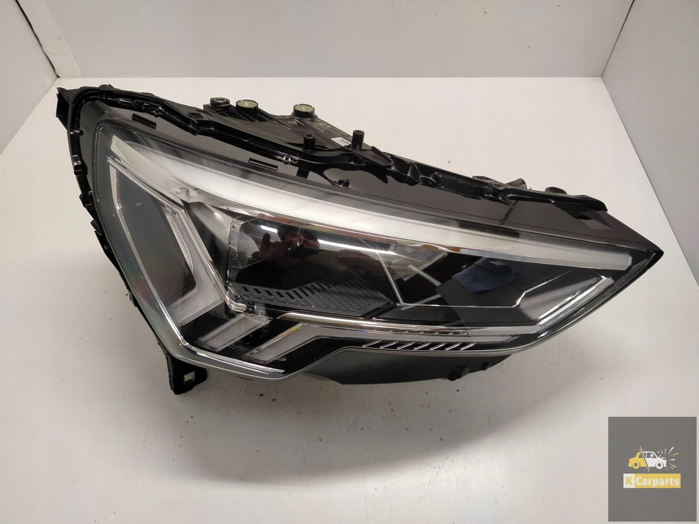 83A.941.034, Audi Q3 83A II Phare LED complet droit en parfait état