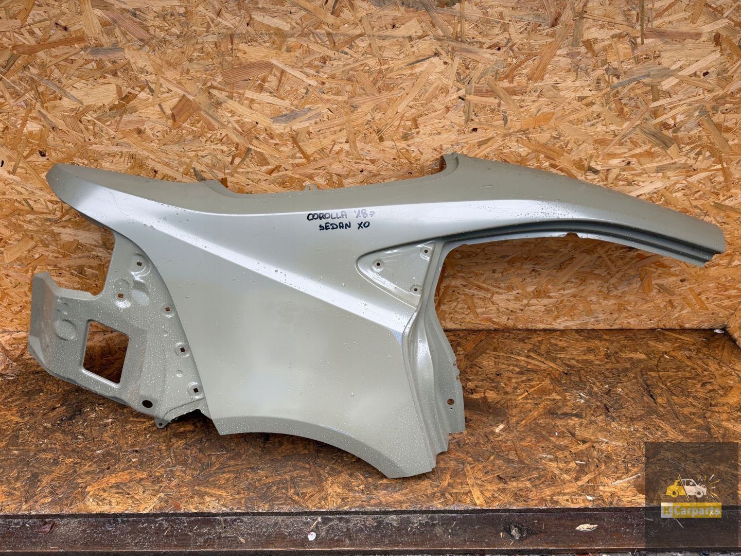 Aileron arrière droit neuf d'origine pour Toyota Corolla E21 18- Berline