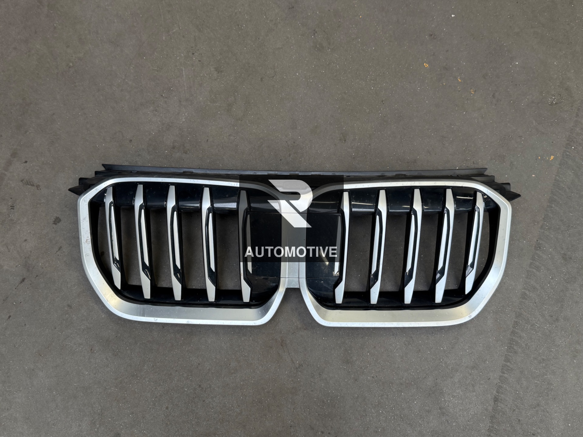 BMW X1 U11 Kühlergrill Original Front 9880301-11