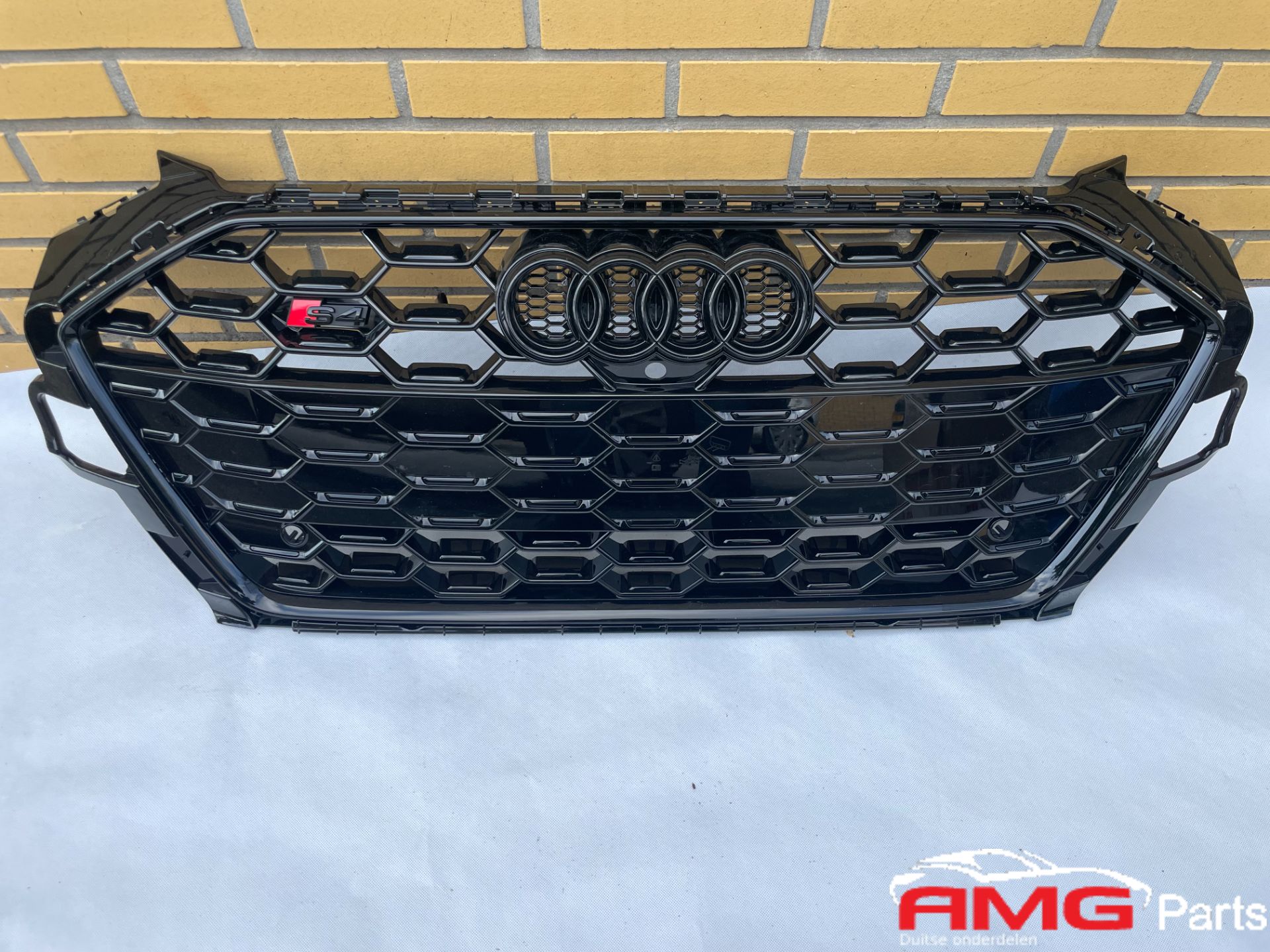 Audi A4 S4 B9 8W Zwart Grill Logo ORIGINEEL 8W0853651 DM
