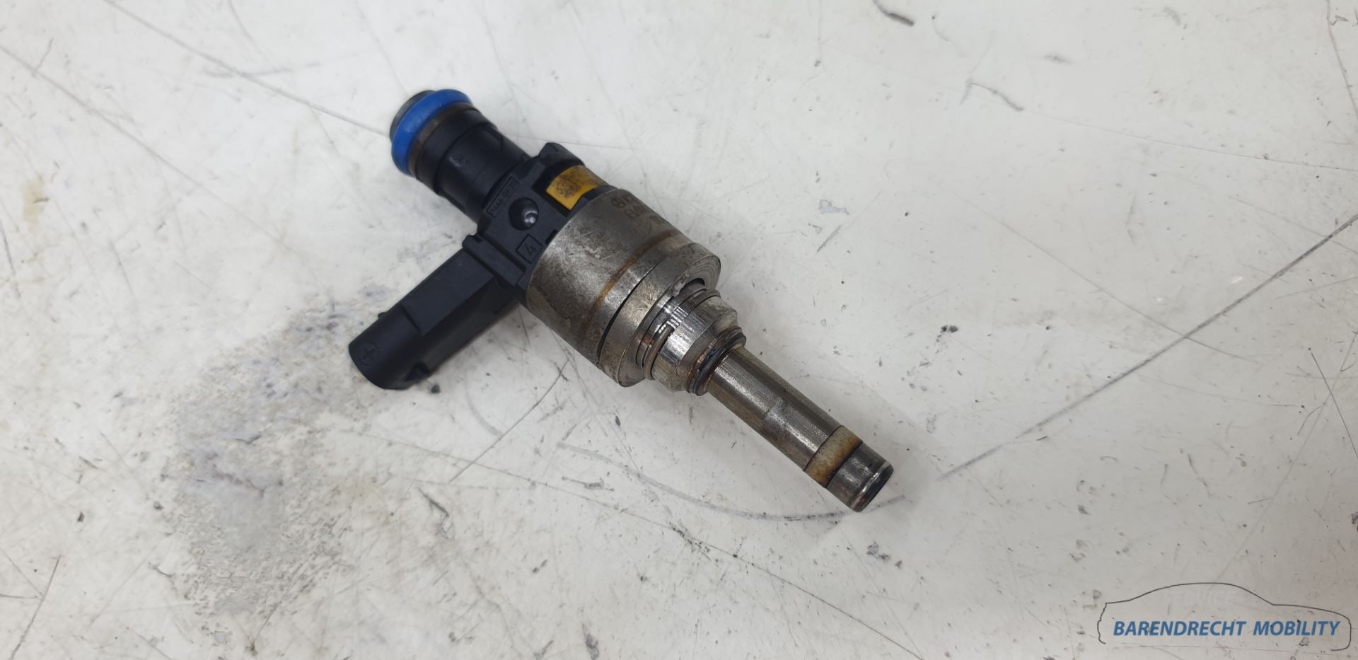 Petrol injector Mercedes C Class W204 OM271.860 200 CGI 2710781123 original used 2007 / 2015
