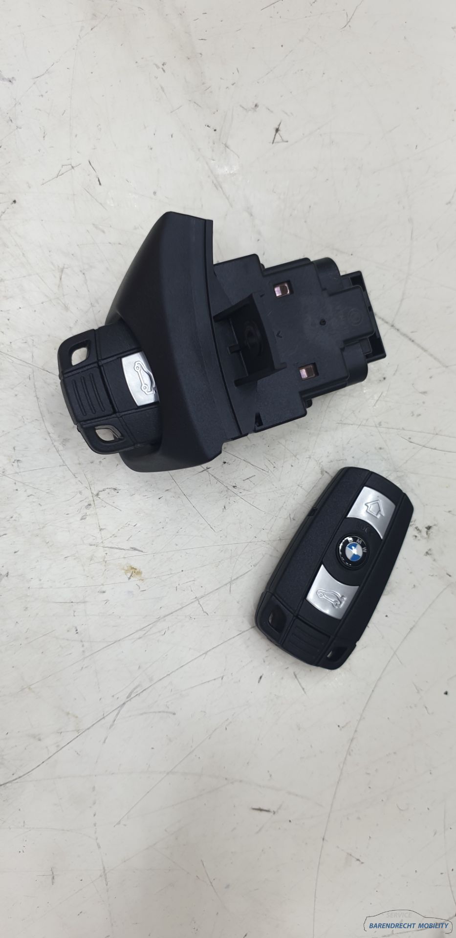 Contactslot met twee sleutels BMW X1 E84 contact slot origineel gebruikt 2009 / 2015