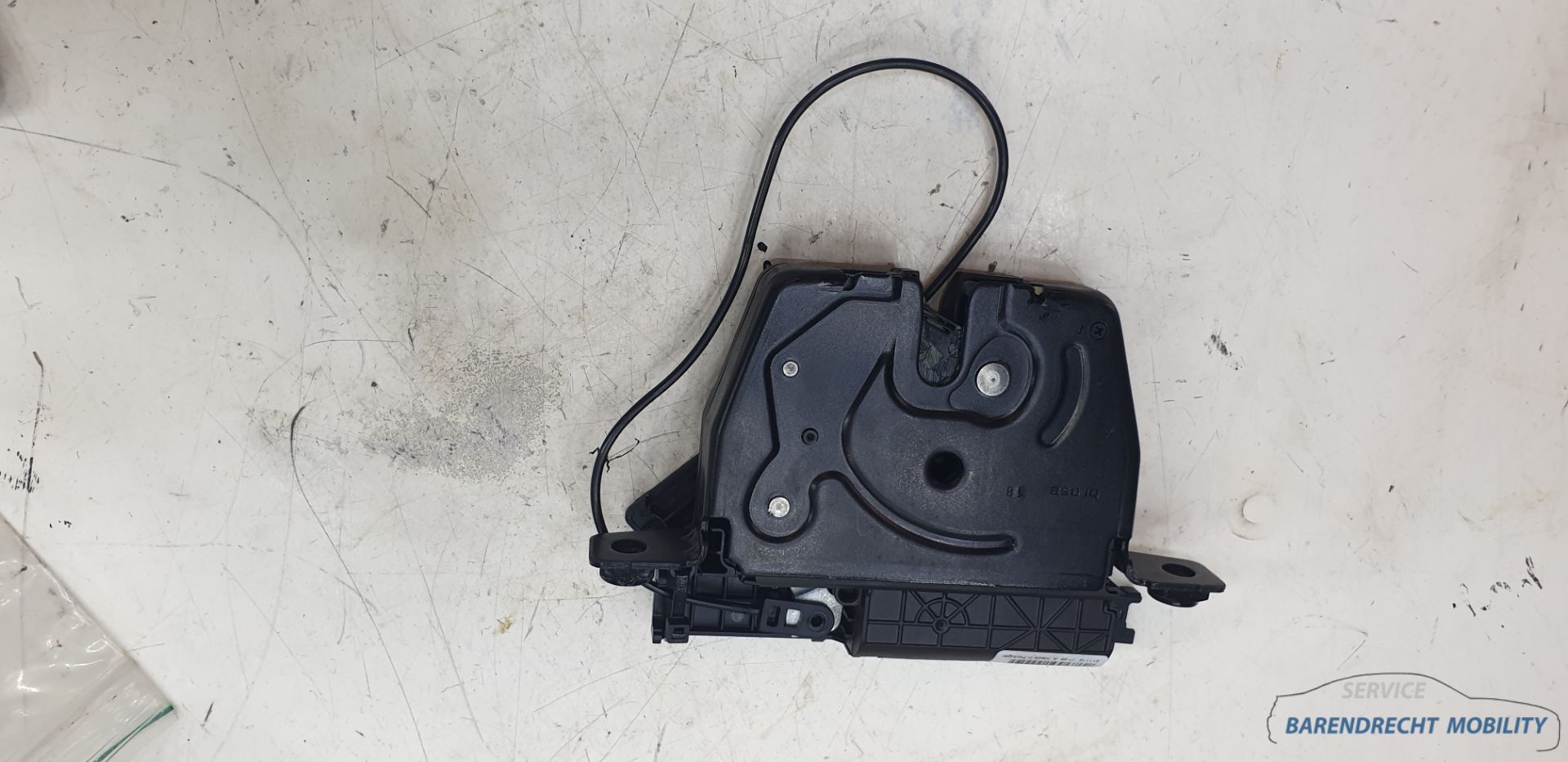 Kofferklep slot BMW X1 E84 achterklep mechaniek mechanisme 5124720051105 origineel gebruikt 2010 / 2015