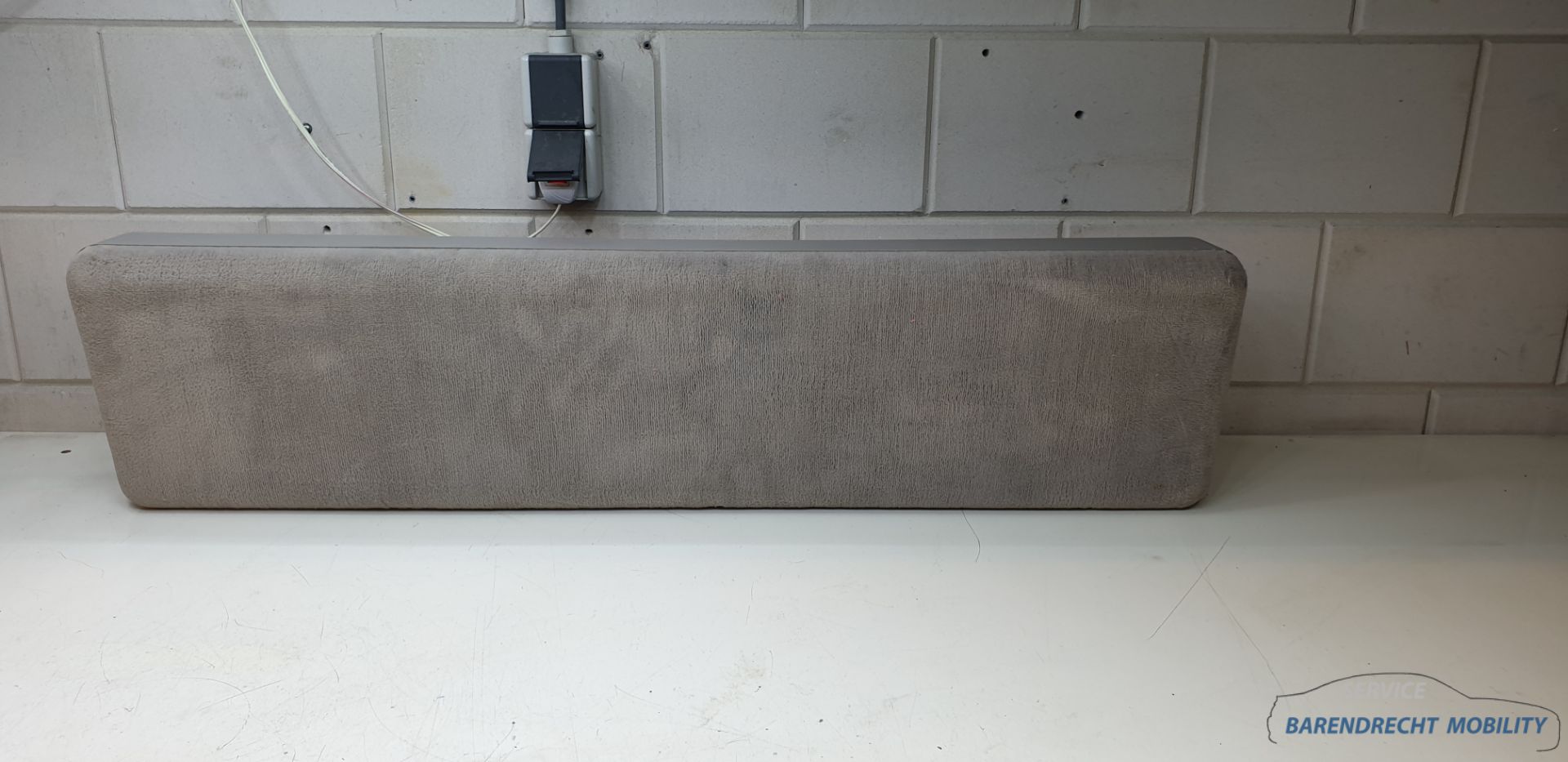 Opbergvak Mercedes E klasse S211 2118400074 storage box kofferbak laadruimte origineel gebruikt 2002 / 2009