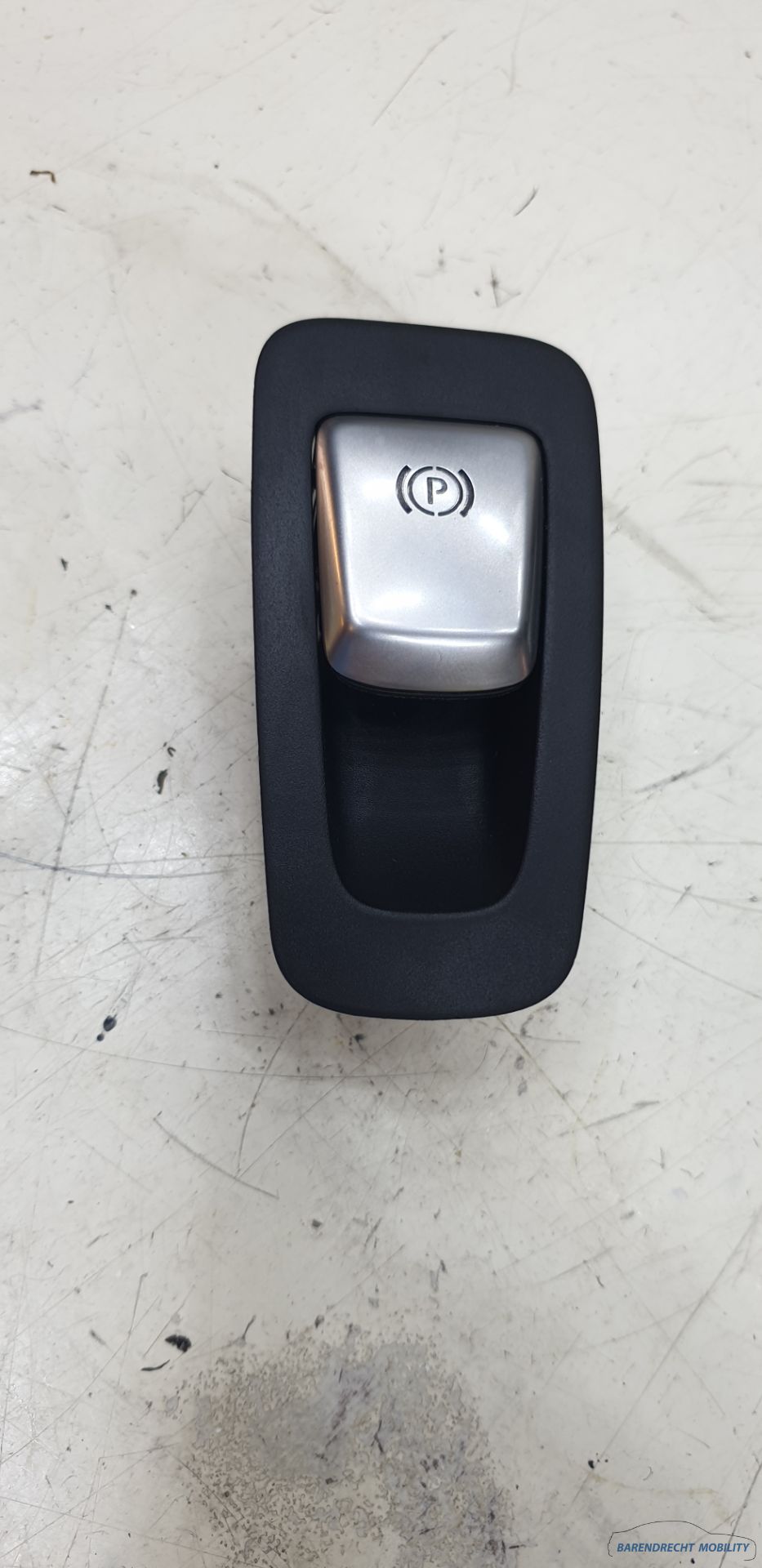 Electronic handbrake switch Mercedes C Class W205 GLC W253 2013 2014 2015 2016 2017 2018 2019 2020 2021 2022 2023 2024 A2059056603 used neat condition BARENDRECHT MOBILITY SERVICE