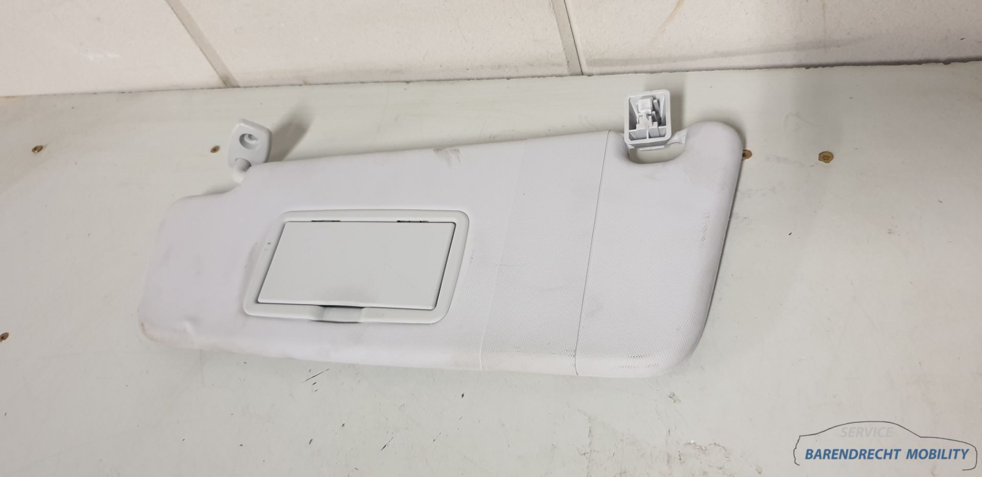 Zonneklep Opel Corsa E zonne klep make up spiegel links bestuurderskant gebruikt nette staat   2014 2015 2016 2017 2018 2019 BARENDRECHT MOBILITY SERVICE