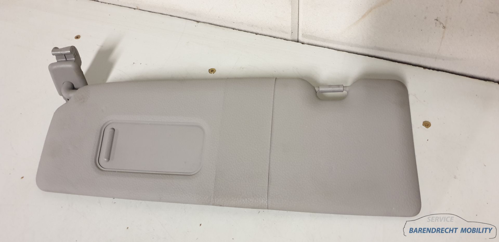 Zonneklep BMW 1 serie F20 zonne klep make up spiegel links bestuurderskant gebruikt nette staat 2011 2012 2013 2014 2015 2016 2017 2018 2019 BARENDRECHT MOBILITY SERVICE
