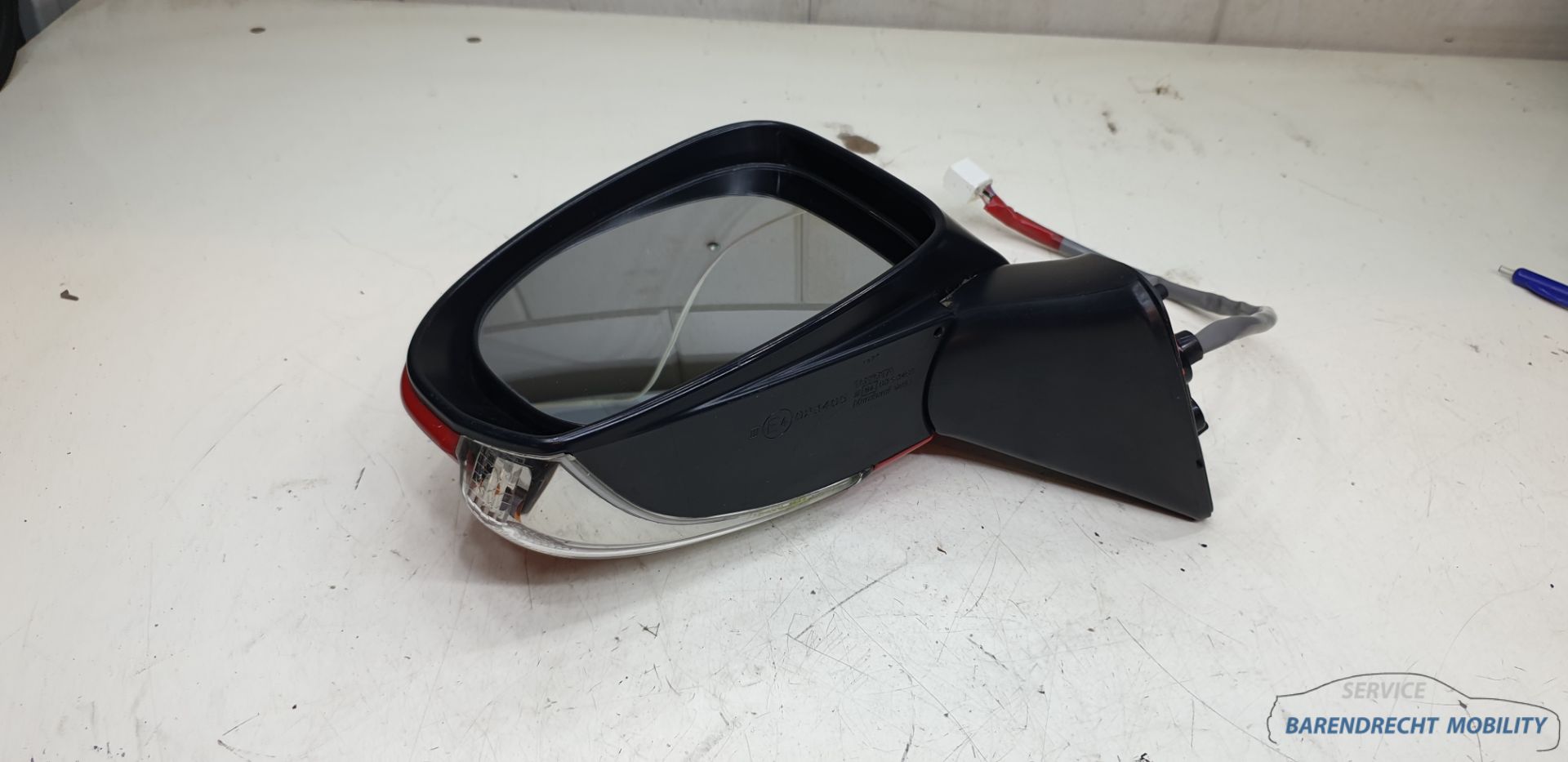 Outside mirror Toyota Verso S Trezia Left driver side indicator light red original used 2011 / 2015