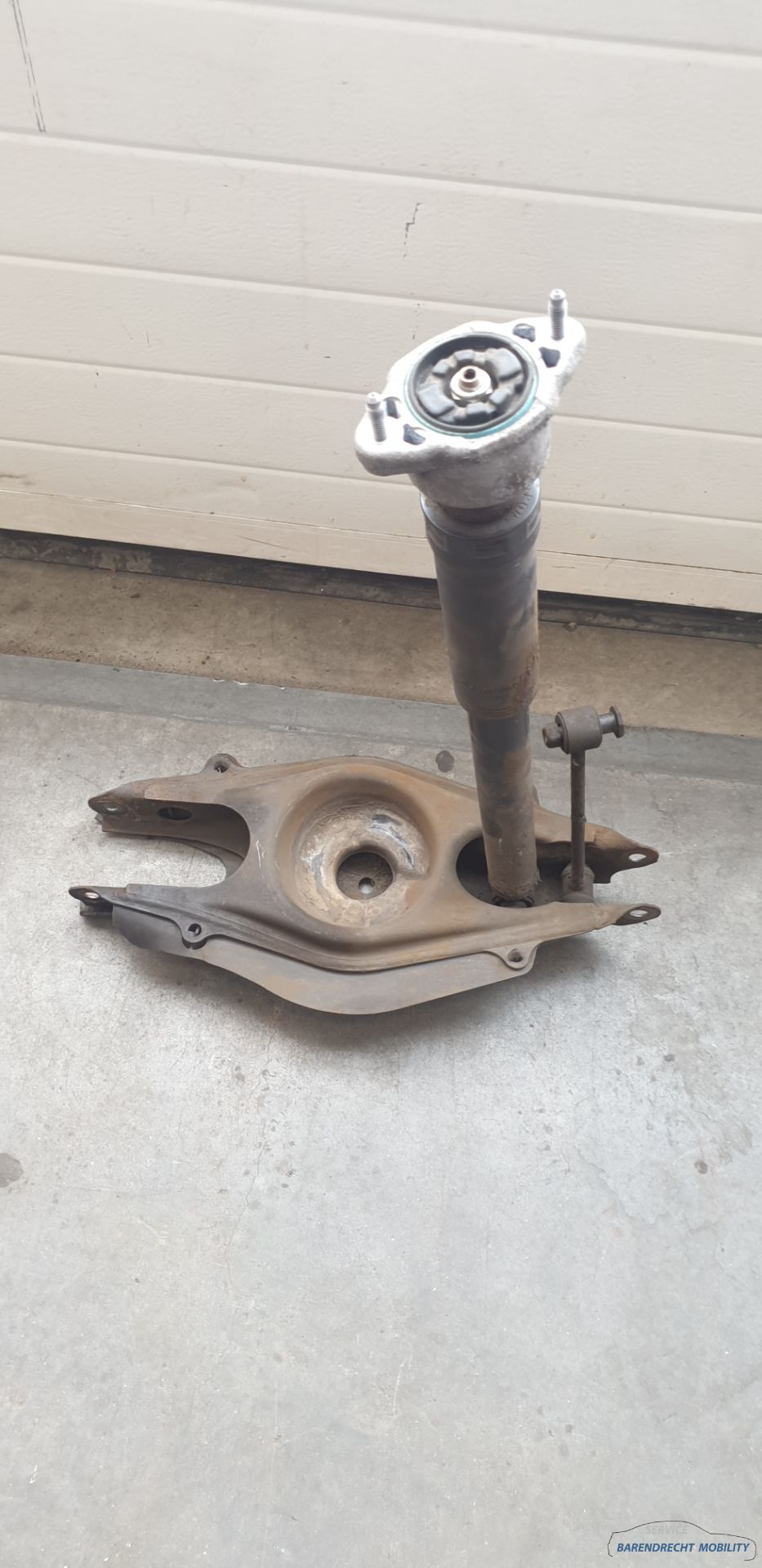 Schokdemper draagarm stabilisatorstok links achter Mercedes E Klasse W212 A2043521588 origineel gebruikt 2009 / 2016