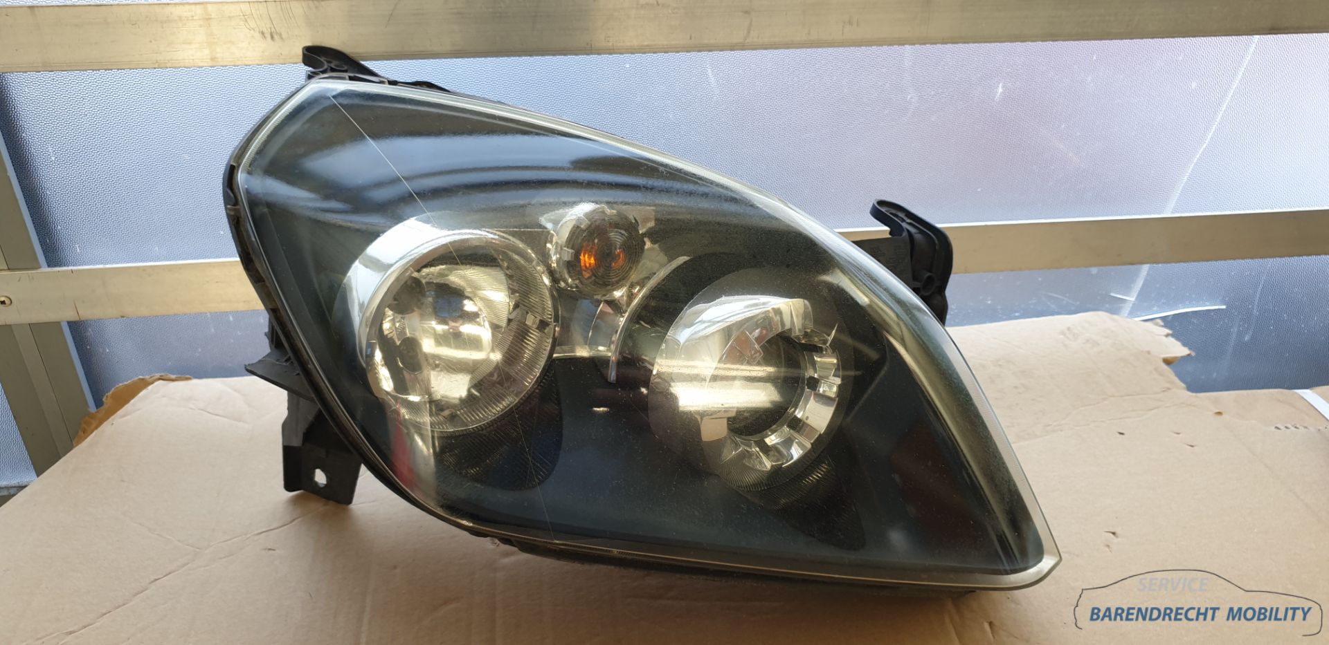 Koplamp Opel Tigra Twintop TT rechts halogeen donkere inleg origineel gebruikt 2004 / 2010