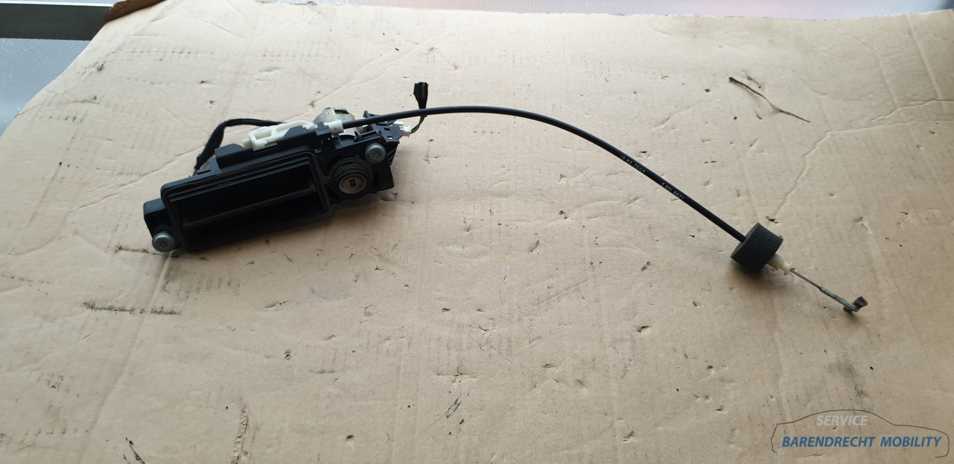 Handgreep kofferbak W211 E Klasse Mercedes A2037500693 origineel gebruikt 2002 - 2008