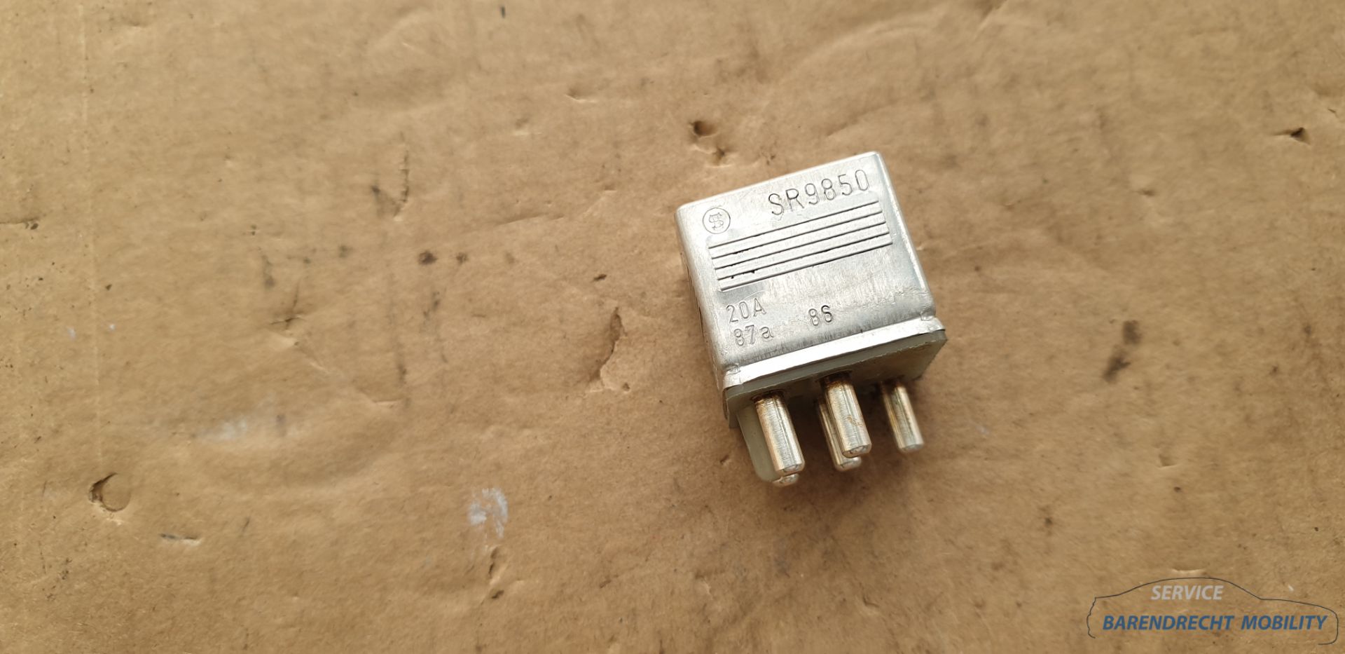 Airco relais W126 Mercedes S klasse 0015420219 origineel gebruikt 1979 / 1991