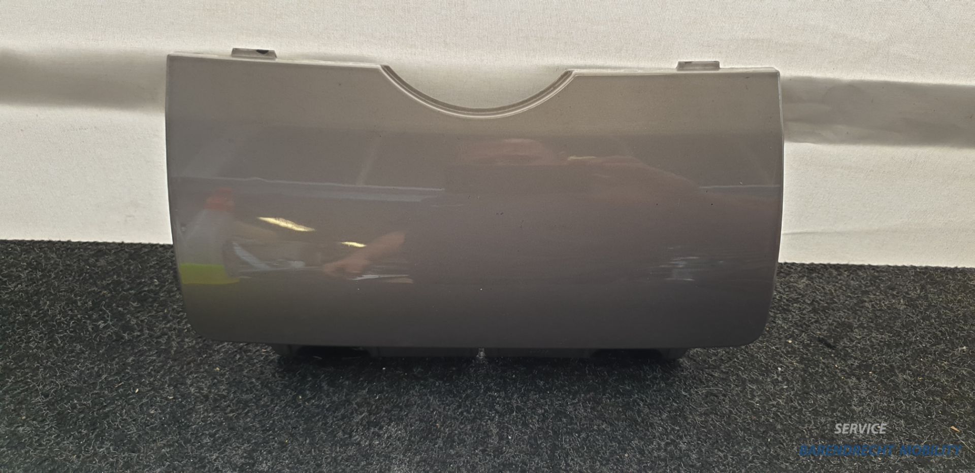 Afdekkap trekhaak gat bumper W251 R klasse Mercedes A2518850323 723U origineel gebruikt 2006 / 2012