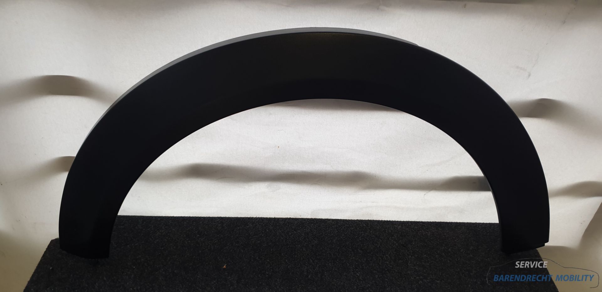 Spatbordrand Mini Cooper R56 R55 R57 spatbord verbreder 7157103 links voor LV zwart origineel gebruikt 2007 / 2014