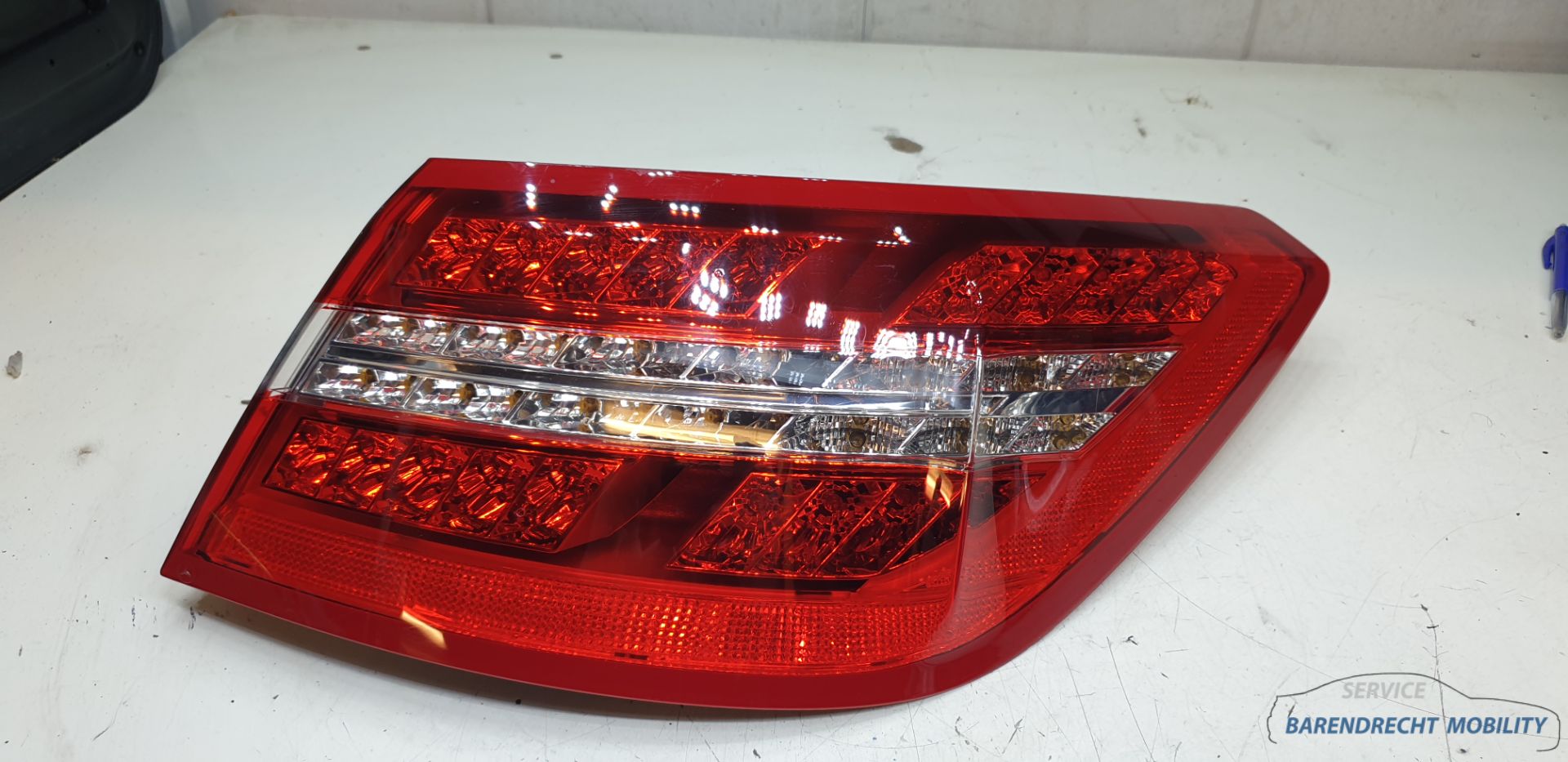 Achterlicht rechts buiten W207 E klasse coupe Mercedes 2078200264 LED cabrio origineel gebruikt 2009 /2012