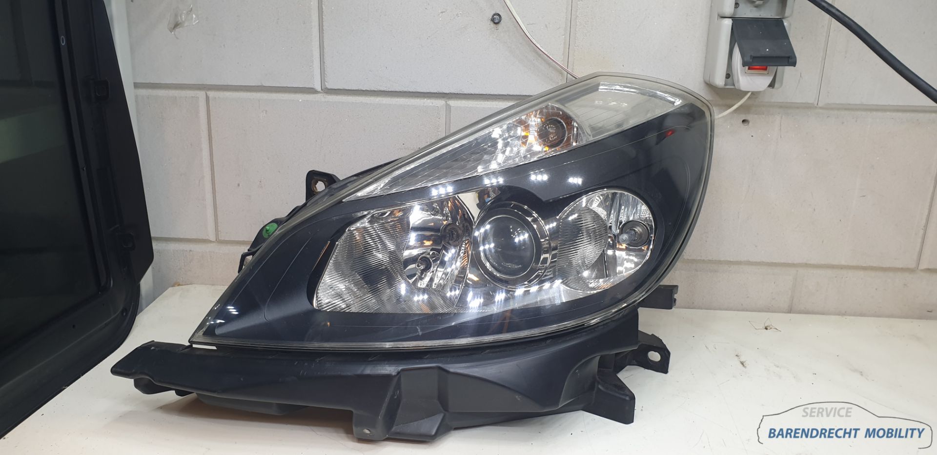 Koplamp Clio III Renault pre facelift links 8200261610 donkere inleg bochtverlichting 2006 / 2008