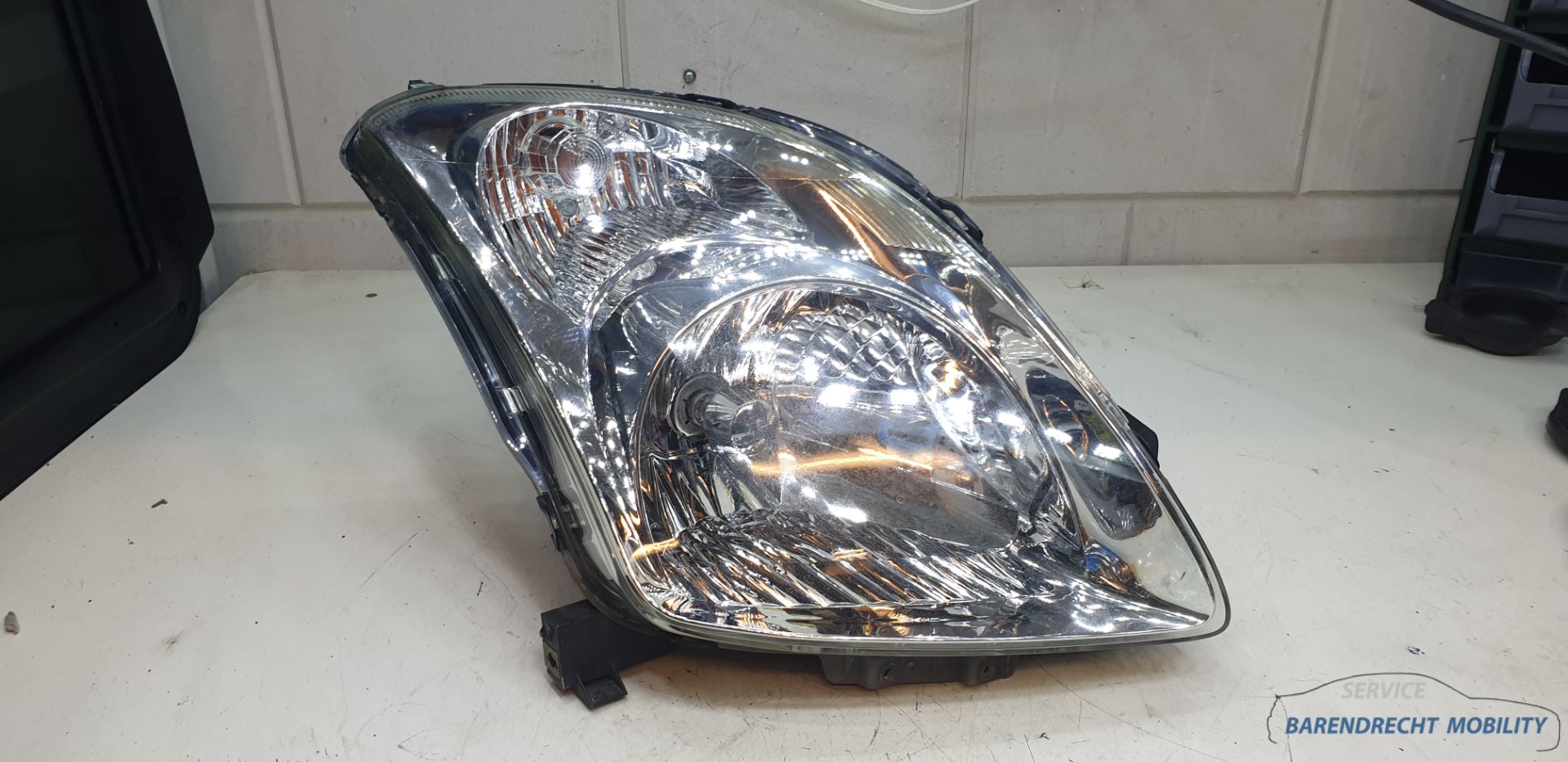 Koplamp Suzuki Swift rechts 35100-62J11 passagierskant origineel gebruikt 2005 / 2009