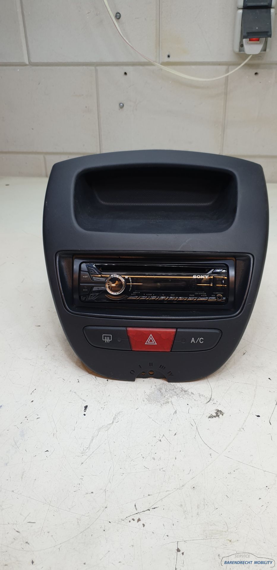 Radioframe met inbouwframe radio CD SONY CDX-GT472UM C1 107 Aygo origineel 2005 / 2014