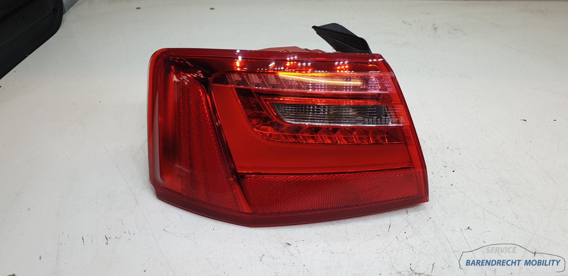 Achterlicht links buiten Audi A6 S6 C7 sedan bestuurderskant origineel gebruikt 2011 / 2018