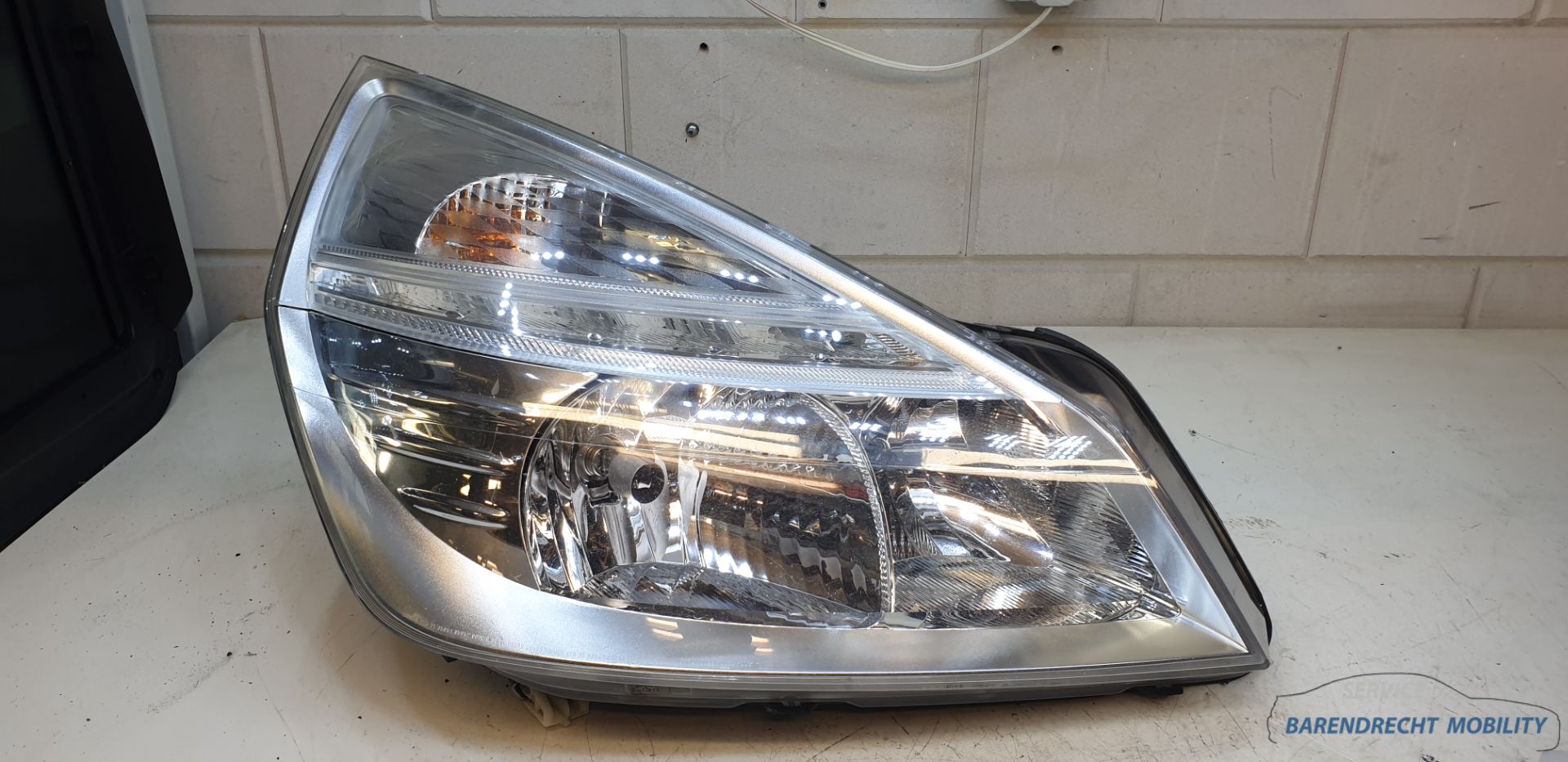 Phare droit Renault Espace IV, feu de jour LED H7, référence 260101238R, feu de position d'origine, occasion 2010/2013
