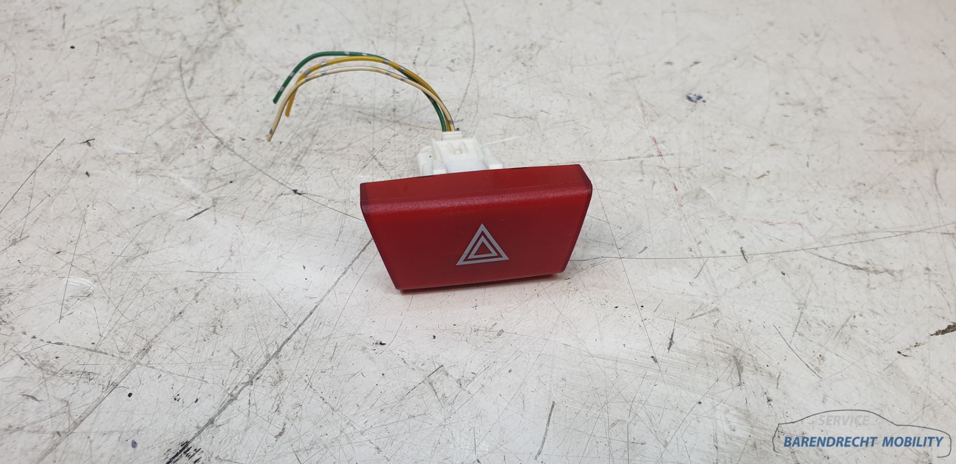 Alarmlicht schakelaar Toyota Aygo Citroen C1 Peugeot 107  84332A origineel gebruikt 2006 / 2014