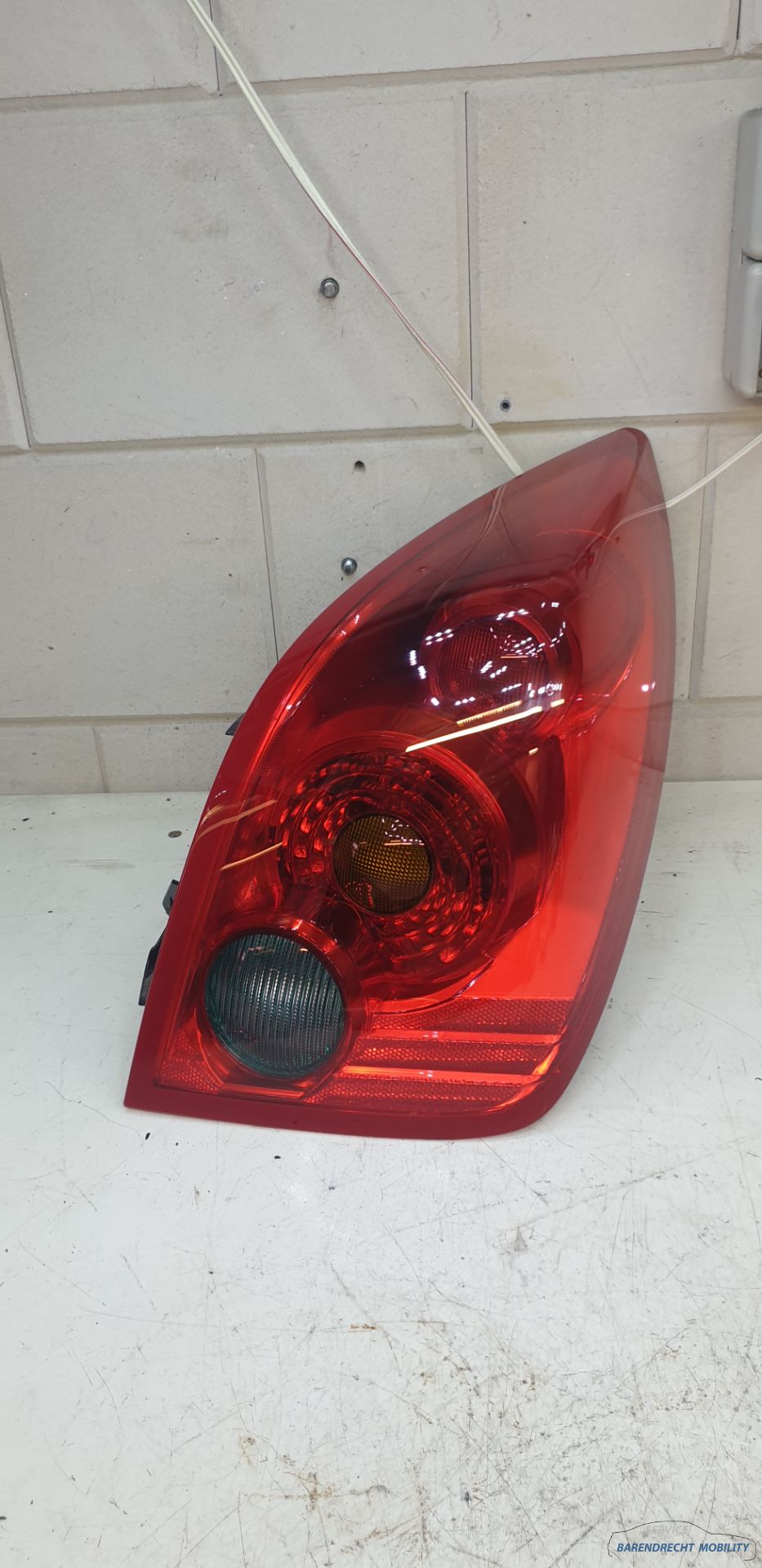 Achterlicht rechts Primera Nissan hatchback 26555AU210 passagierskant origineel gebruikt 2002 / 2005