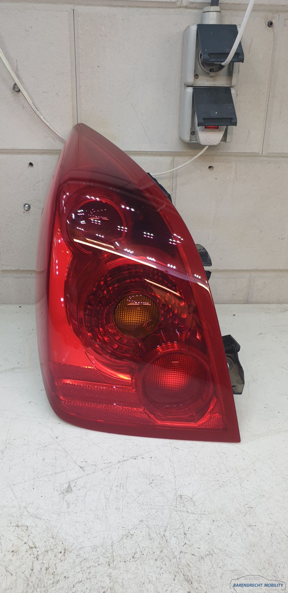 Achterlicht links Primera Nissan hatchback 26555AU210 bestuurderskant orgineel gebruikt 2002 / 2005