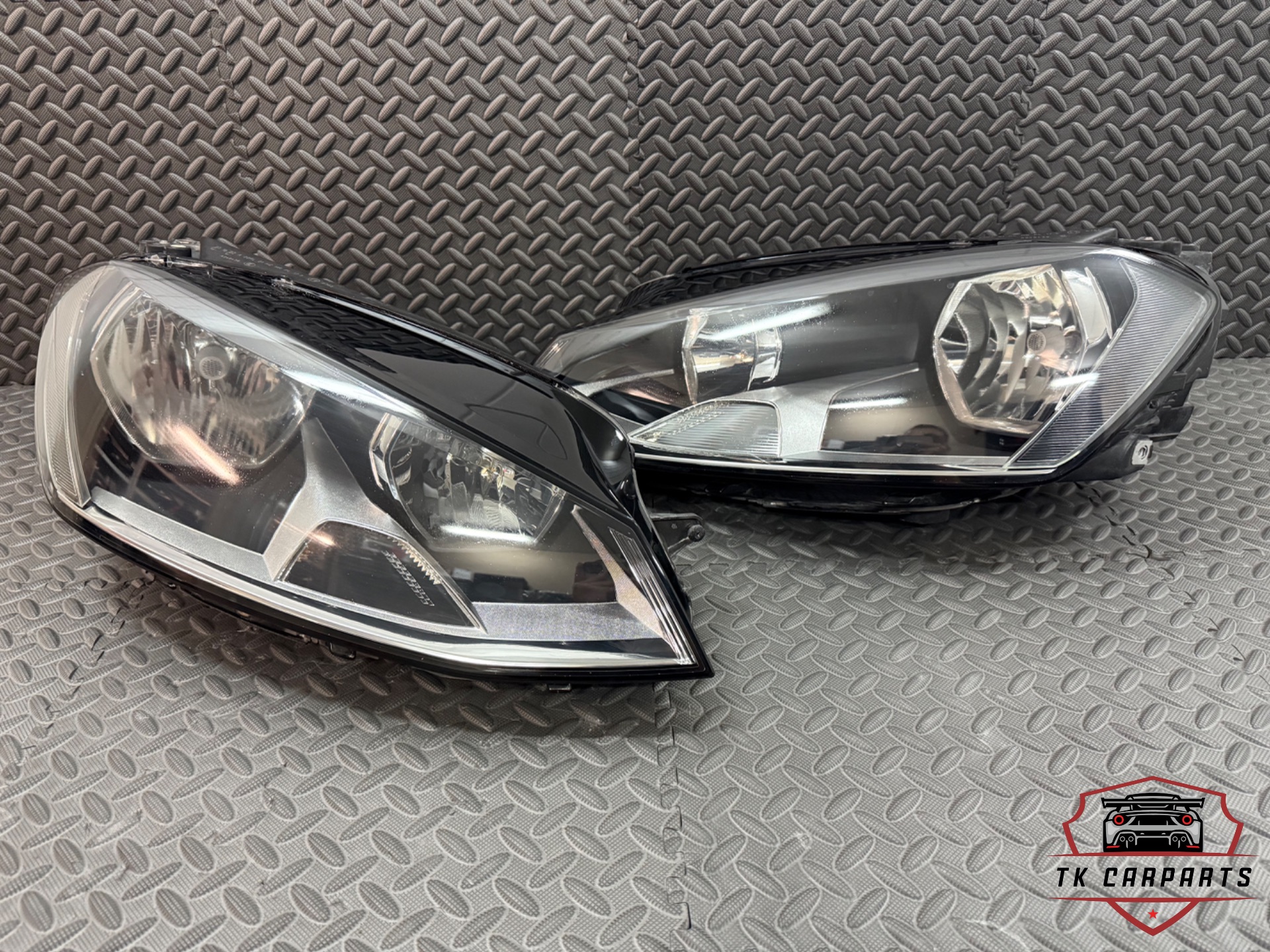 Volkswagen Golf 7 halogen headlight set