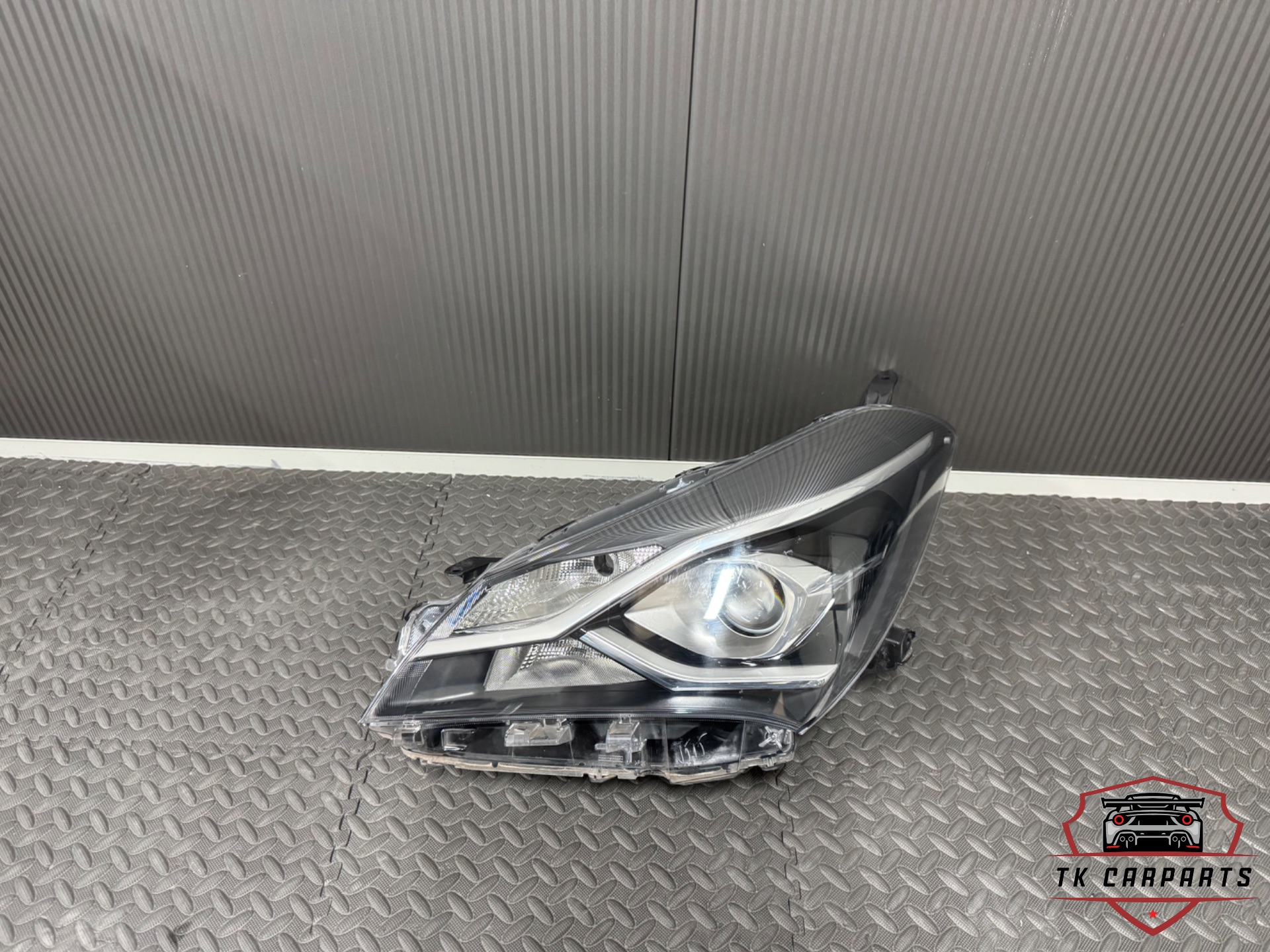 Toyota Yaris III koplamp links