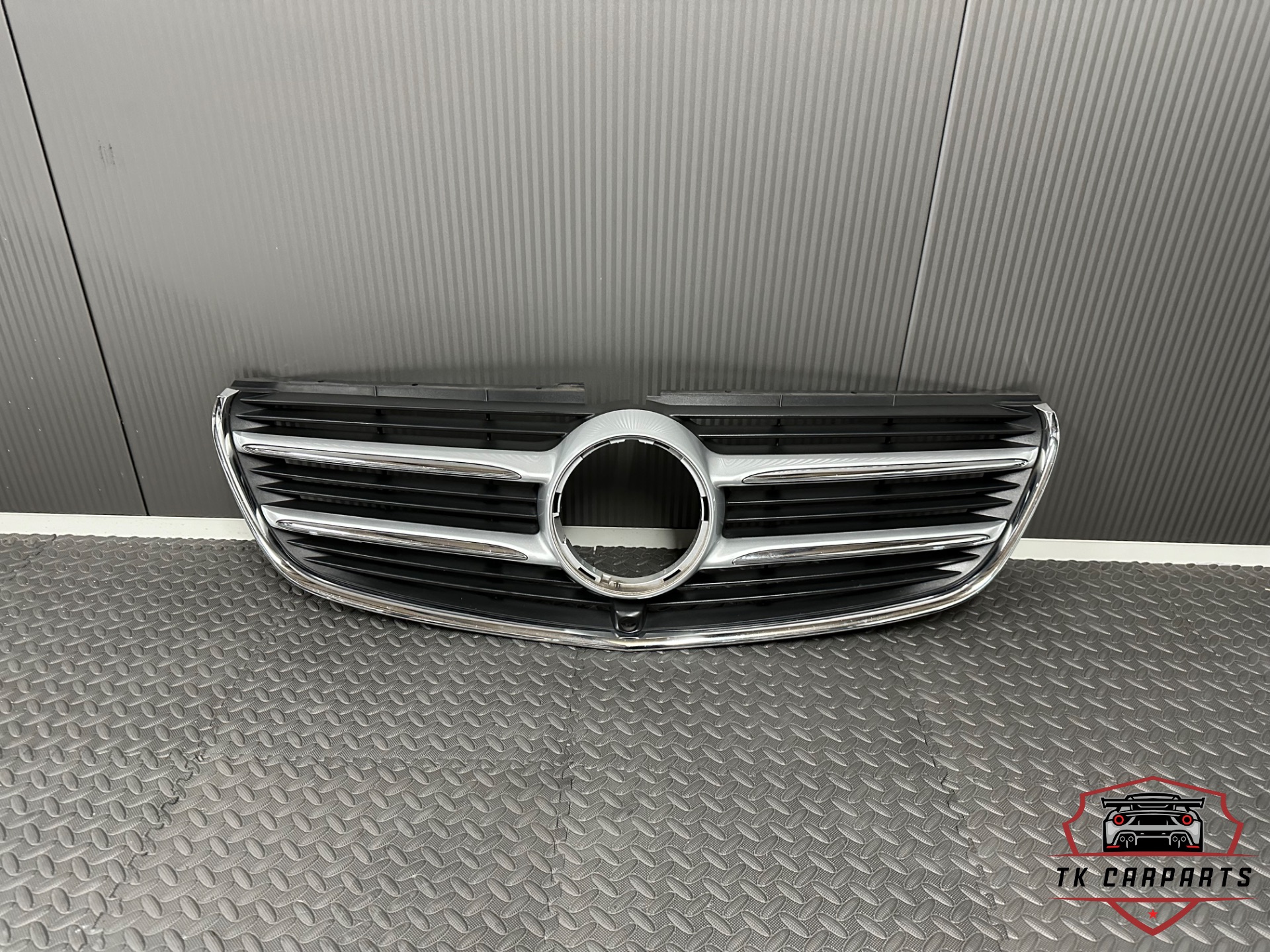 Mercedes w447 V-klasse grille met kamera gat