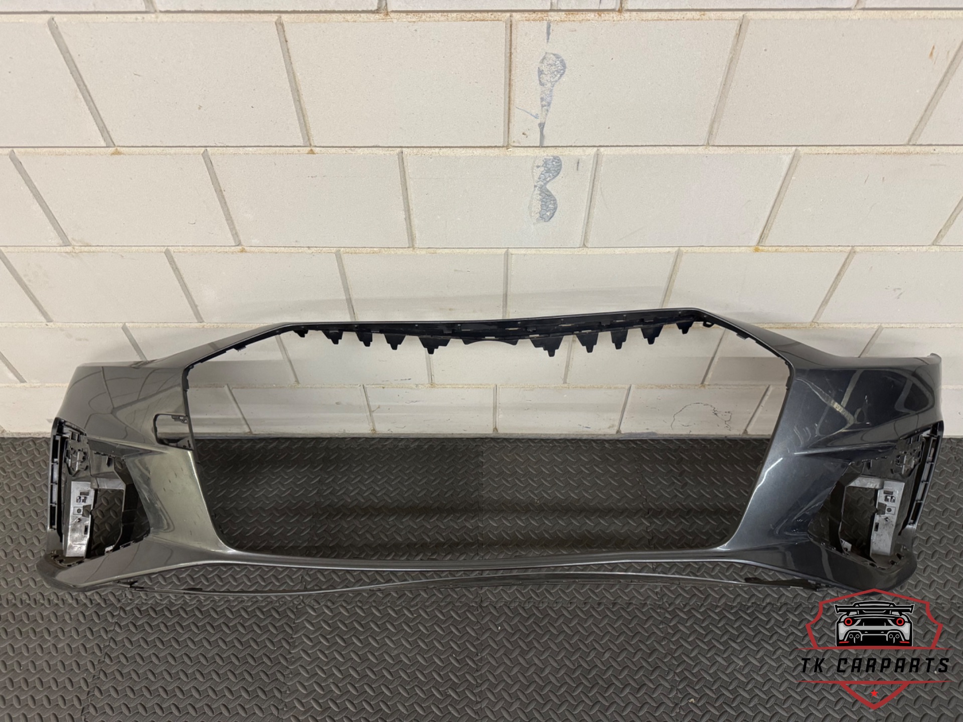 Audi a4 b9 S-line voorbumper 8w0807437aq