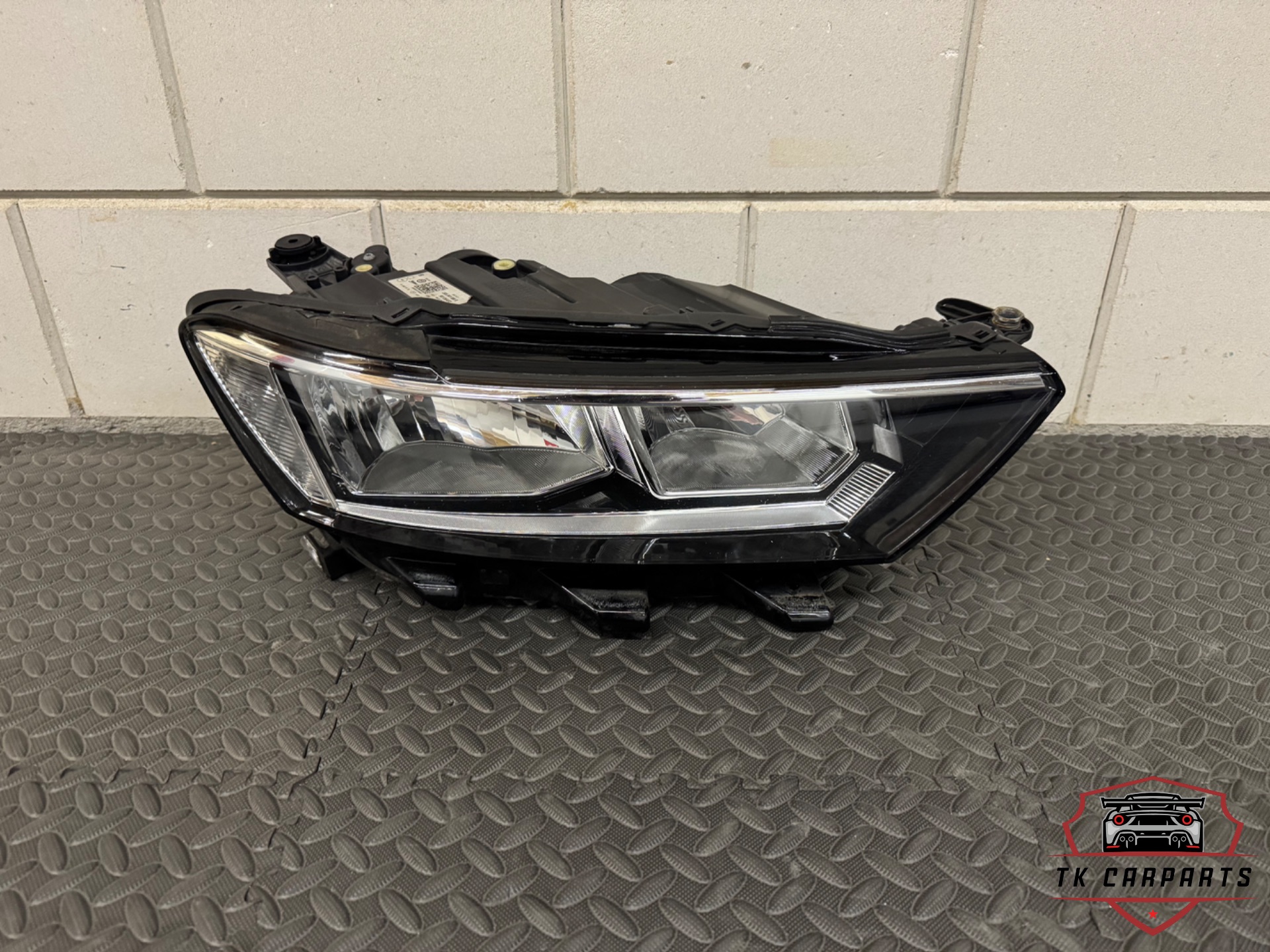 Volkswagen T-roc halogen headlight R 2ga941006b