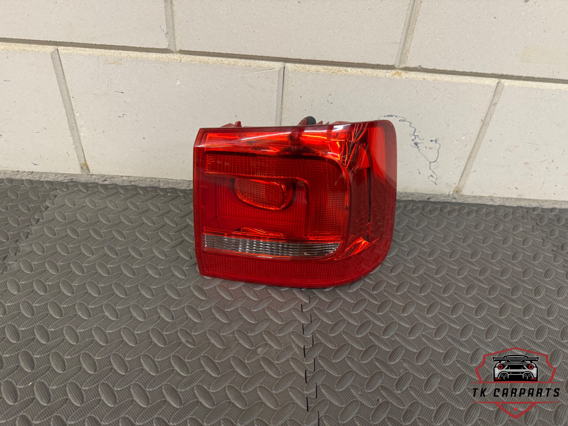 Volkswagen Touran rear light R 2010/2015 1to945096