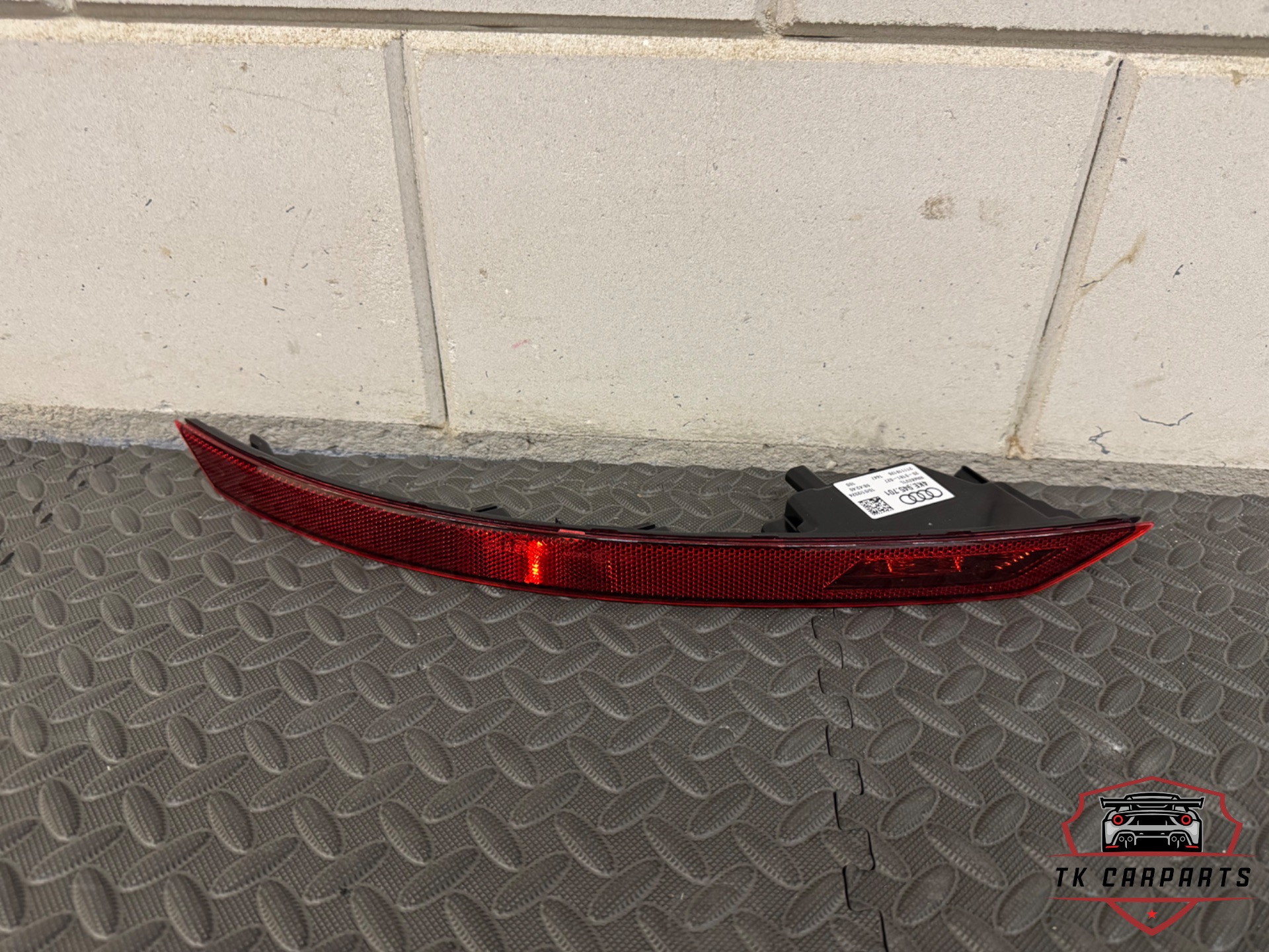 New fog lamp audi e-tron gen left rear 4ke945701