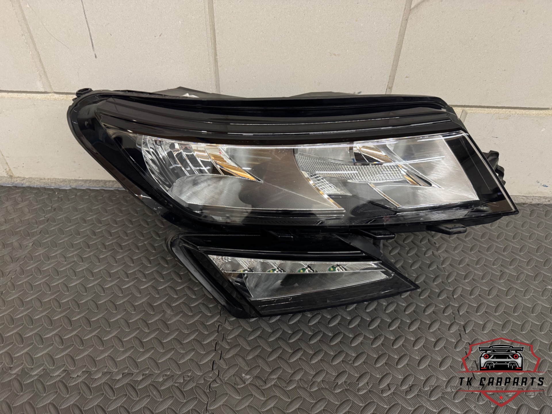 Skoda Kodiaq halogeen koplamp rechts 566941016b