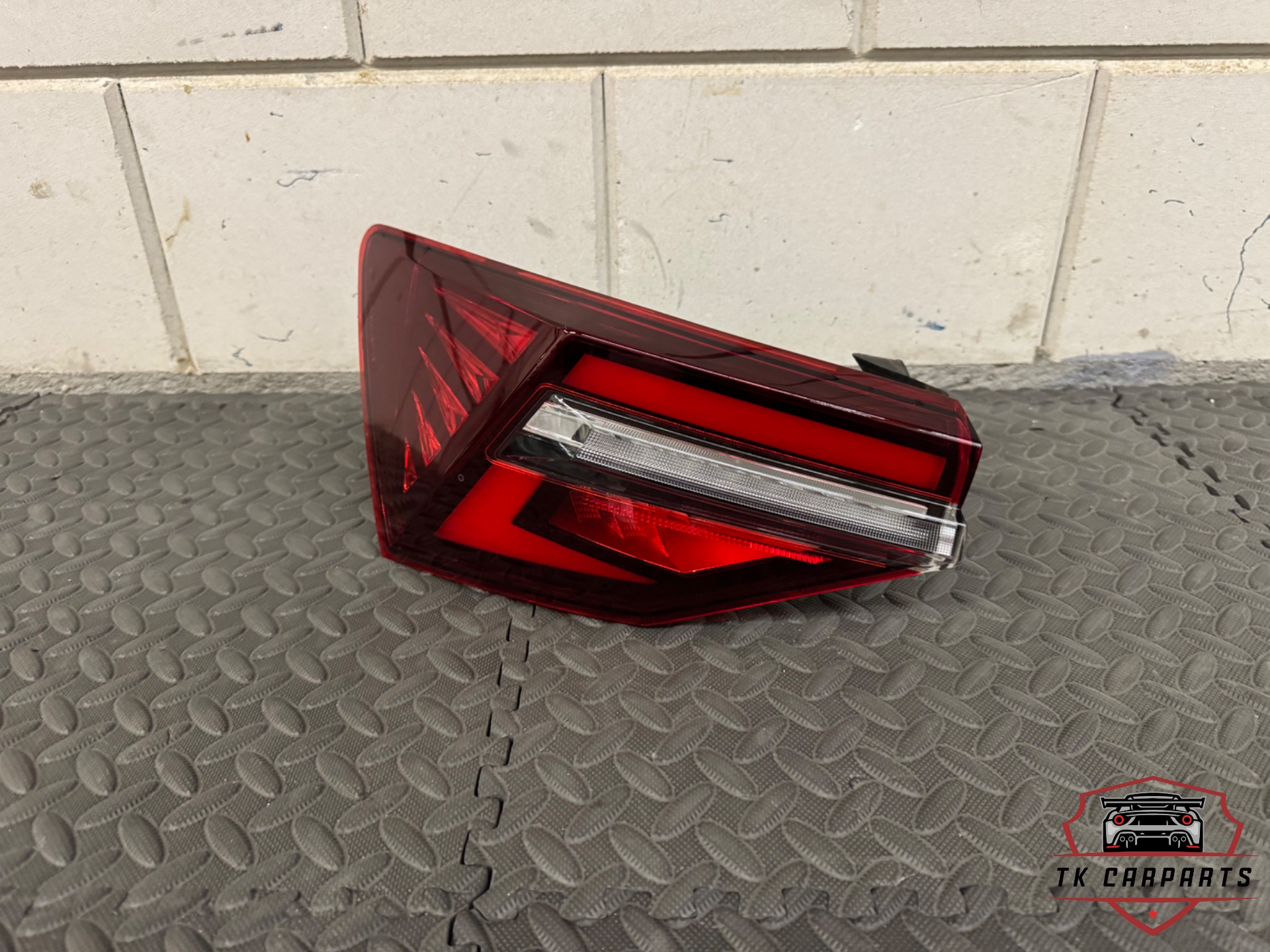 Skoda Karoq Crystal Lighting left rear light 57a945207c