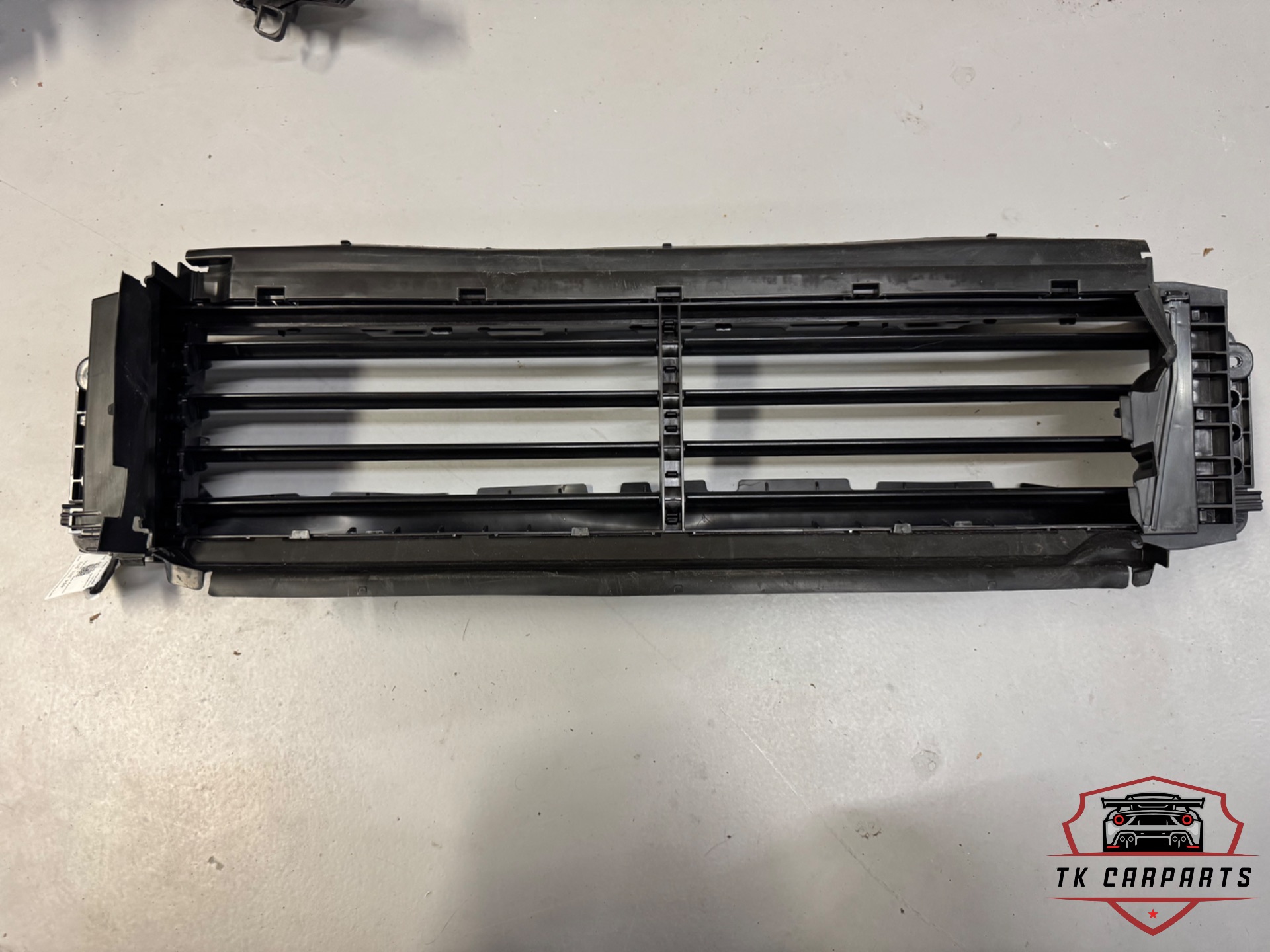 Skoda radiator grille/louvers electric