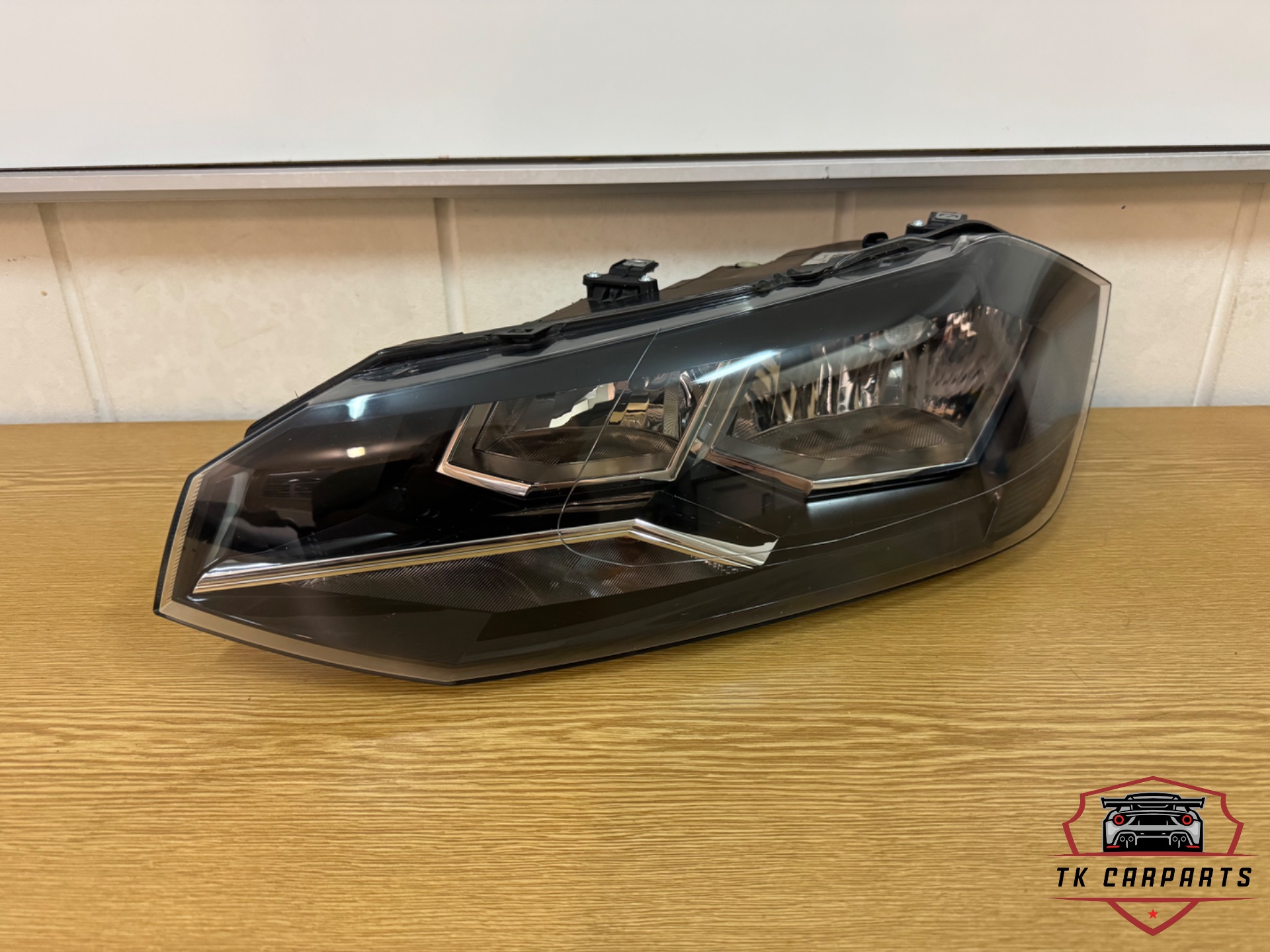 Volkswagen Polo 2g halogen headlight L 2g1941005