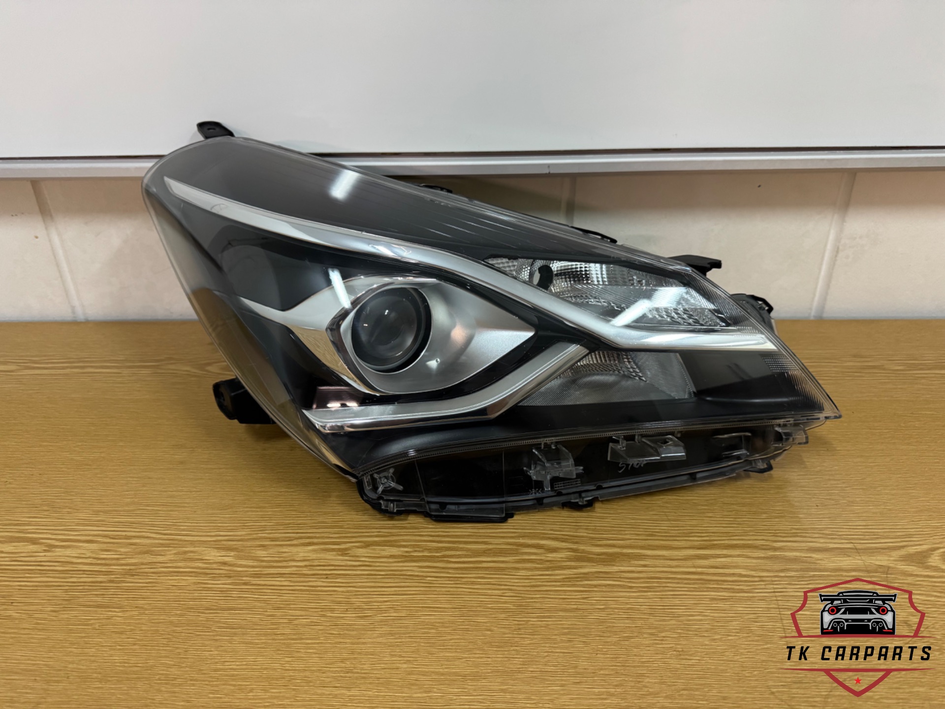 Toyota yaris p13 halogeen koplamp rechts