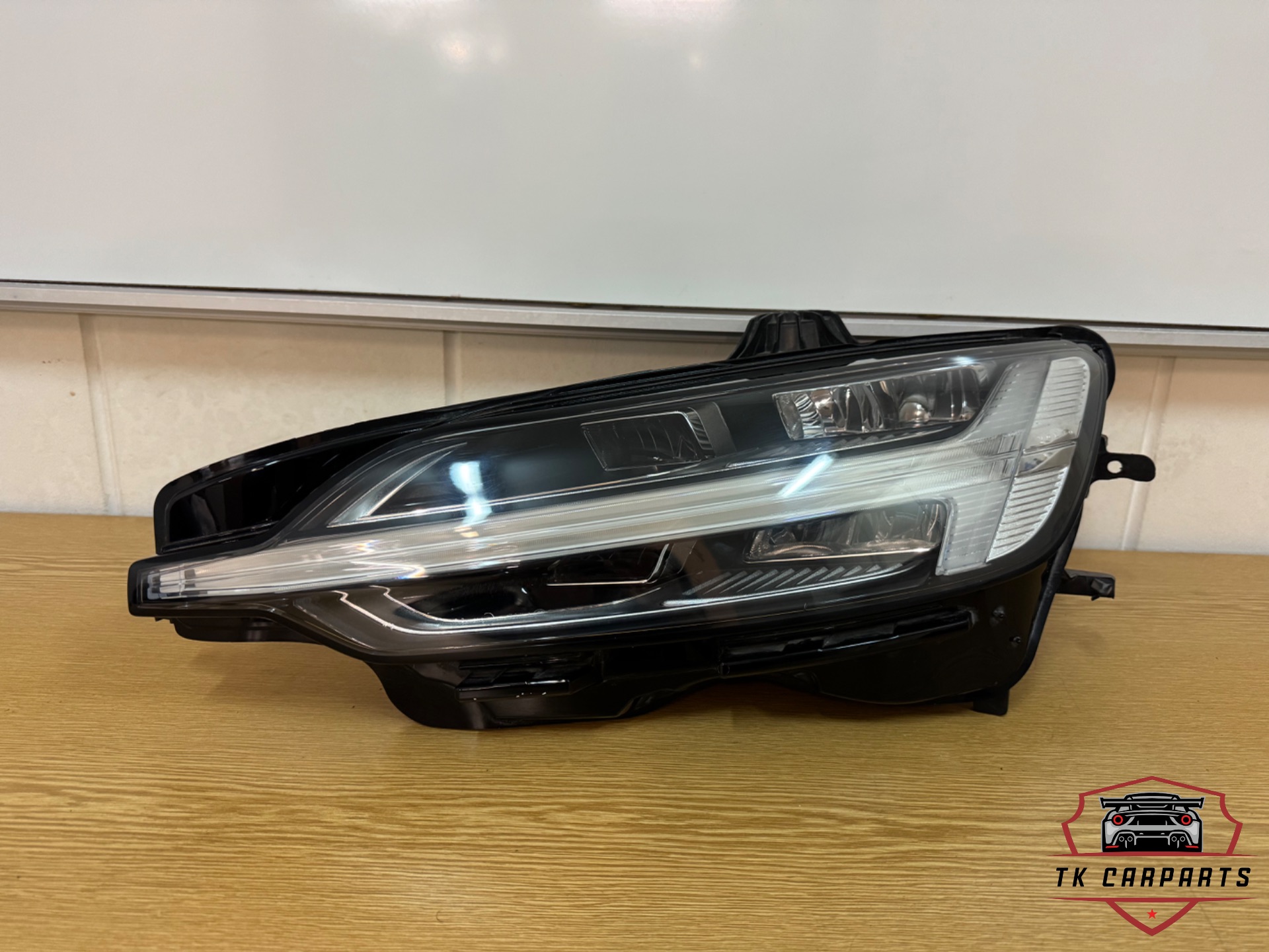 Phare central à LED gauche Volvo V60/S60 32347006