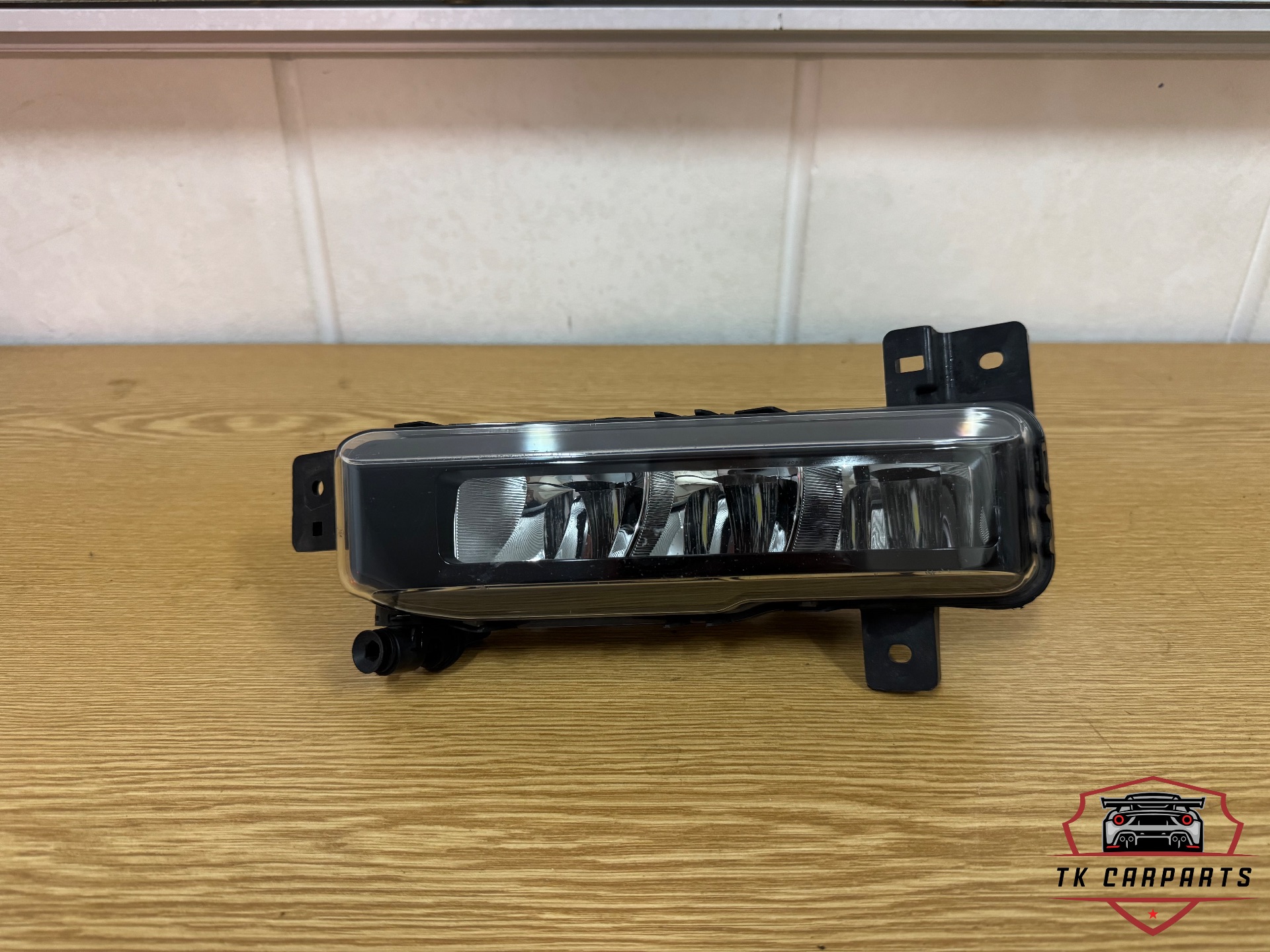 Feu antibrouillard LED gauche pour BMW Série 2 F46 63.17-7471081-08