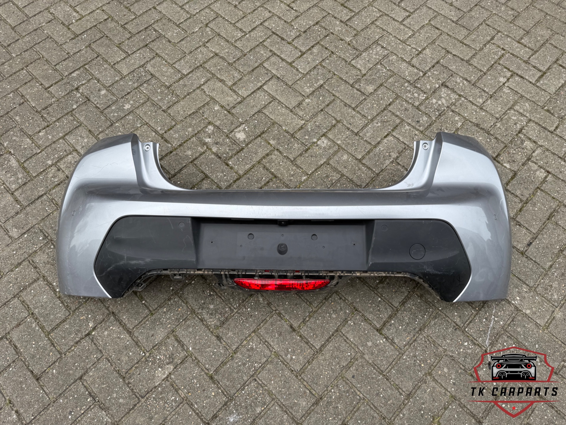 Peugeot 208 II achterbumper met pdc en camera