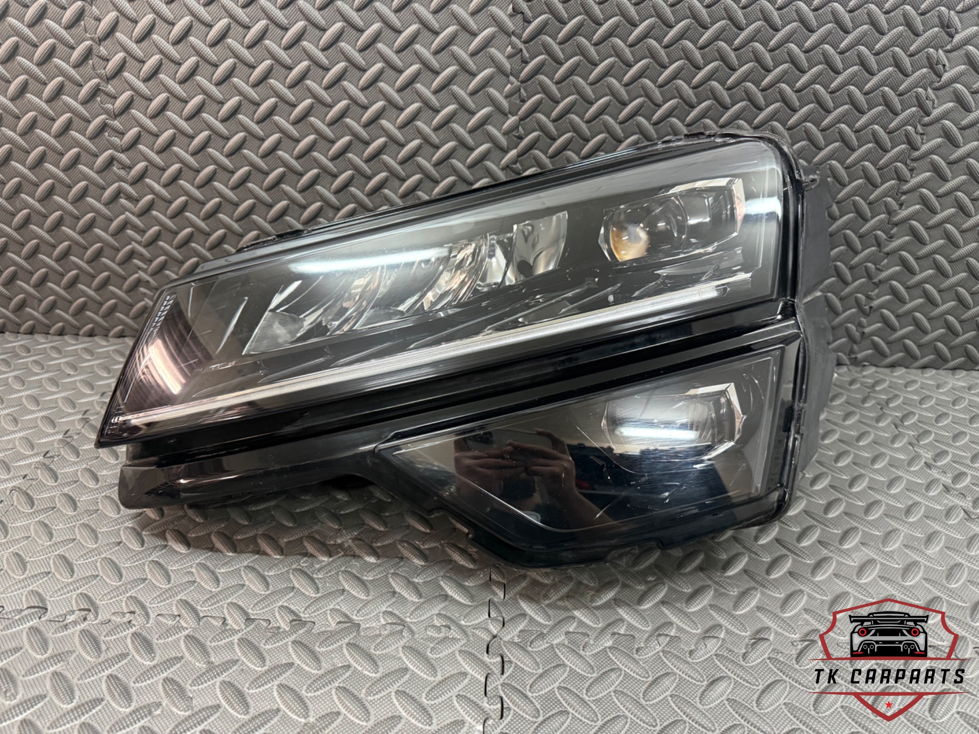 Skoda Karoq Full led koplamp links 57b941015b