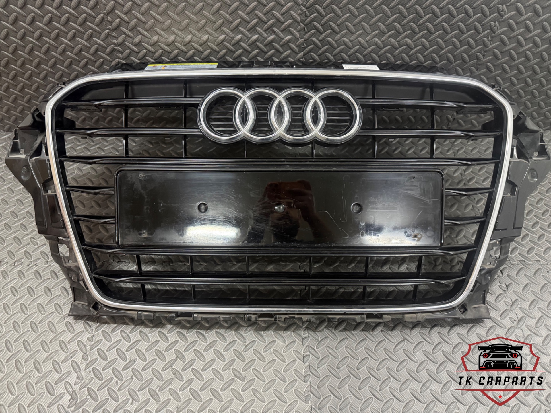 Audi A3 S-line grille orgineel 8v5853651/8v5853037