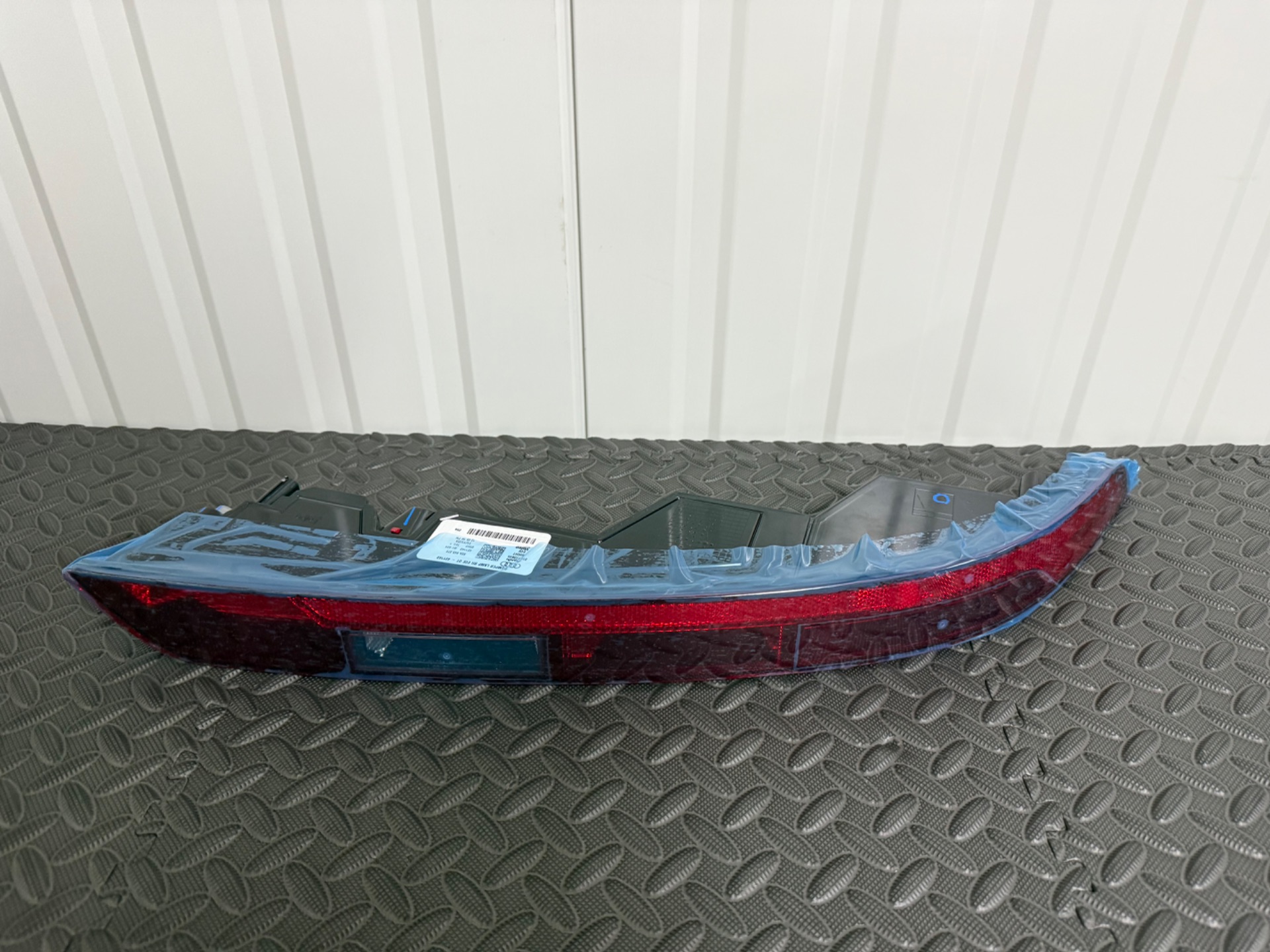 New Audi Q5 right rear fog light 80a945070