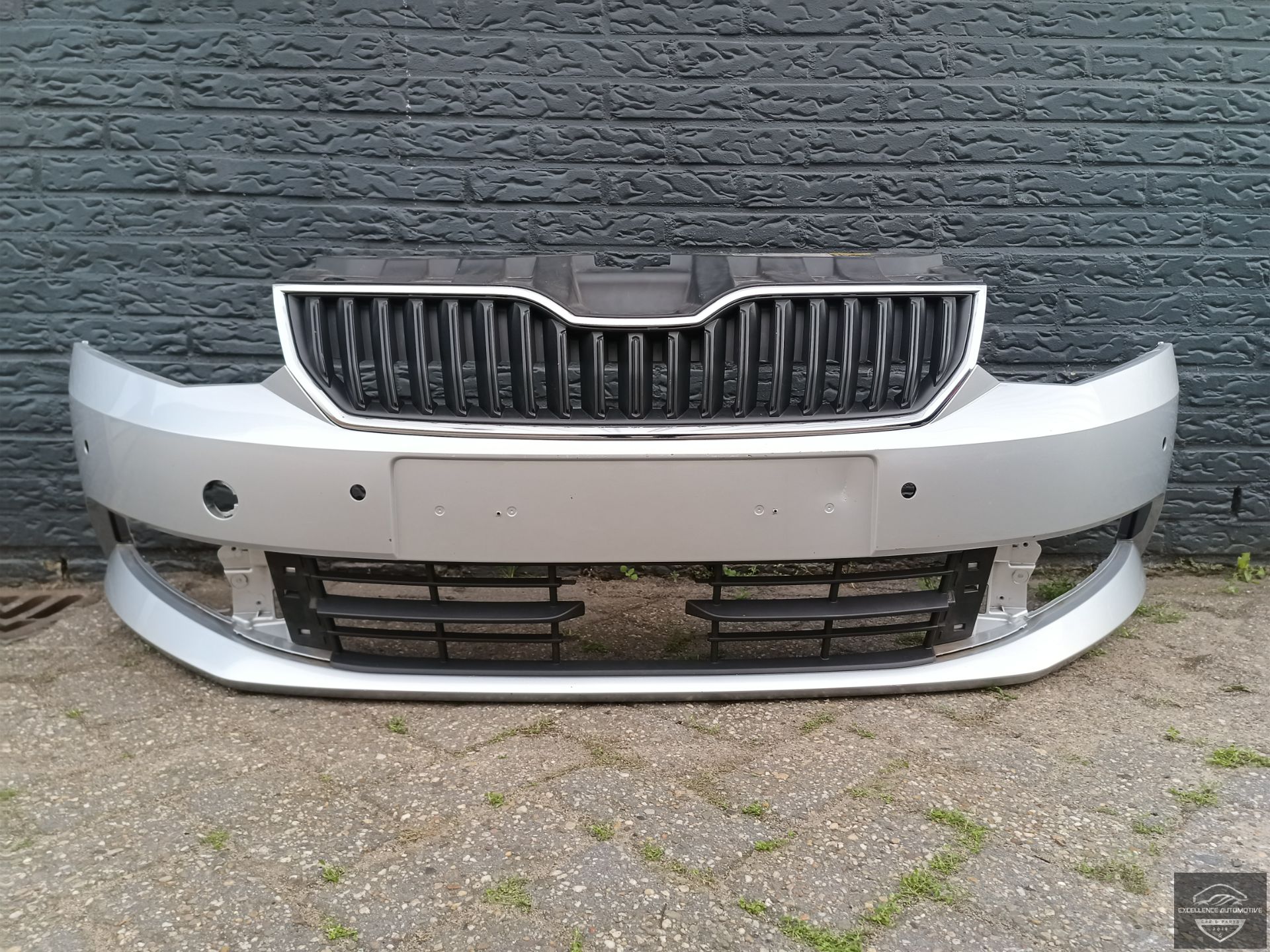 Skoda Fabia 3 2014-2017 Frontstoßstange Stoßstange 4xPDC Original!