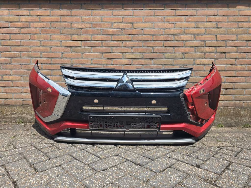 Mitsubishi Eclipse Cross 2017-2023 Voorbumper Bumper 4xPDC KLS Origineel!