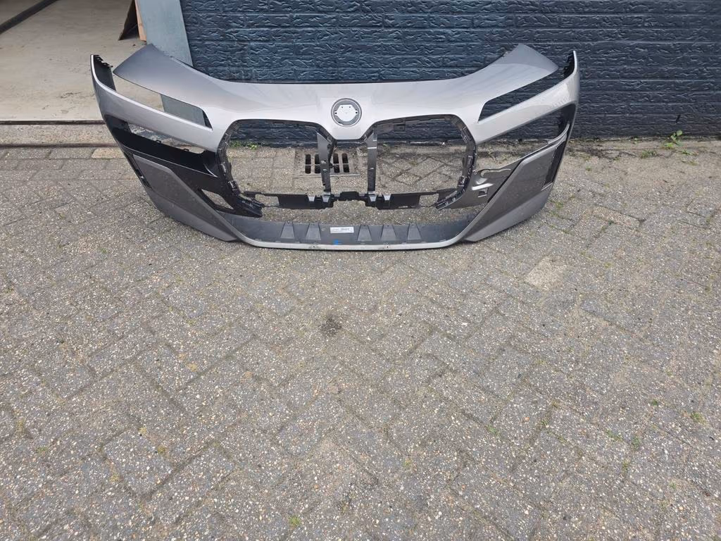 BMW 7 Serie M G70 2022+ Voorbumper Bumper 6xPDC Origineel!