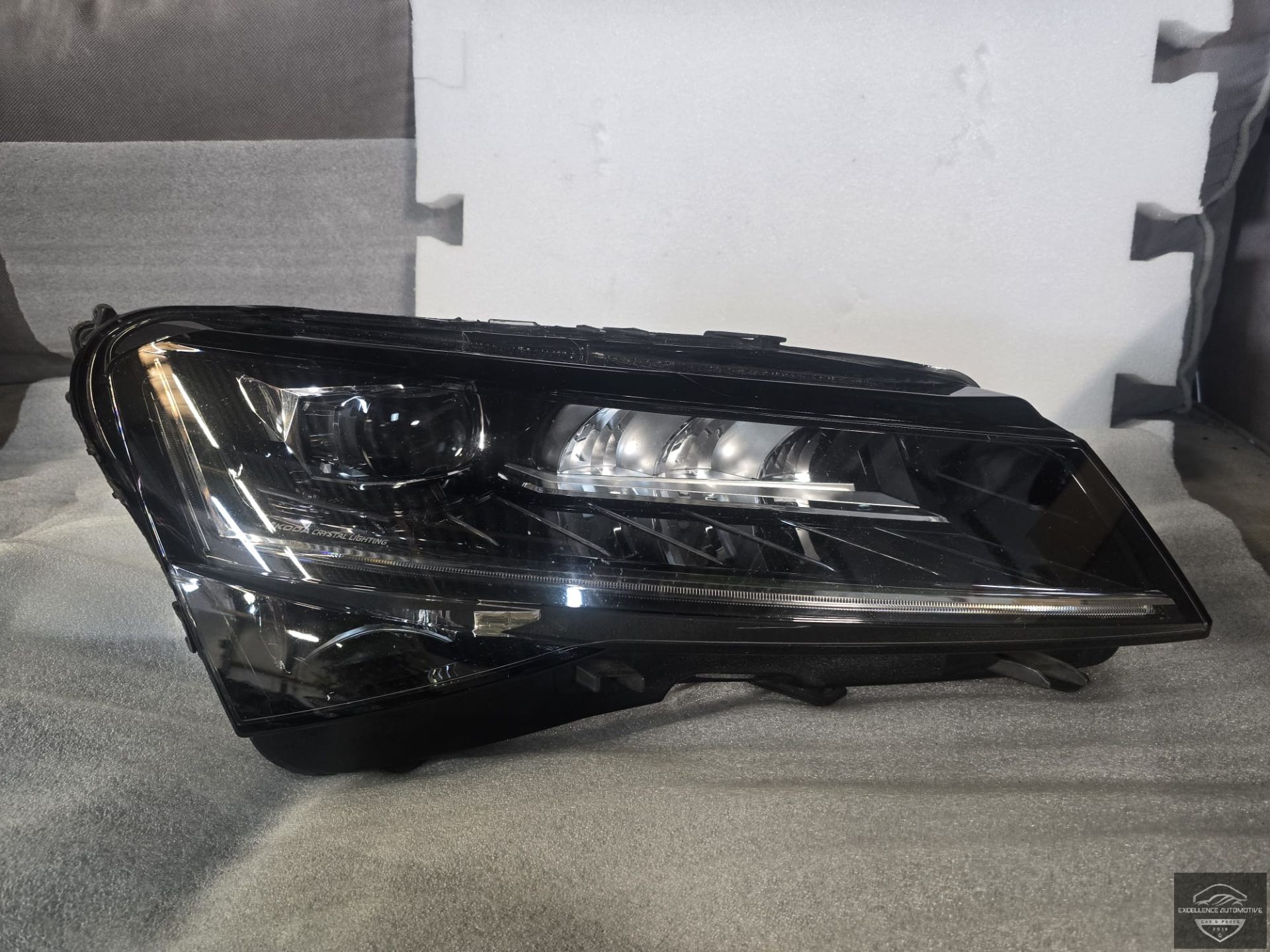 Skoda Superb 3V Facelift 19-24 LED Koplamp Rechts 3V1941016D